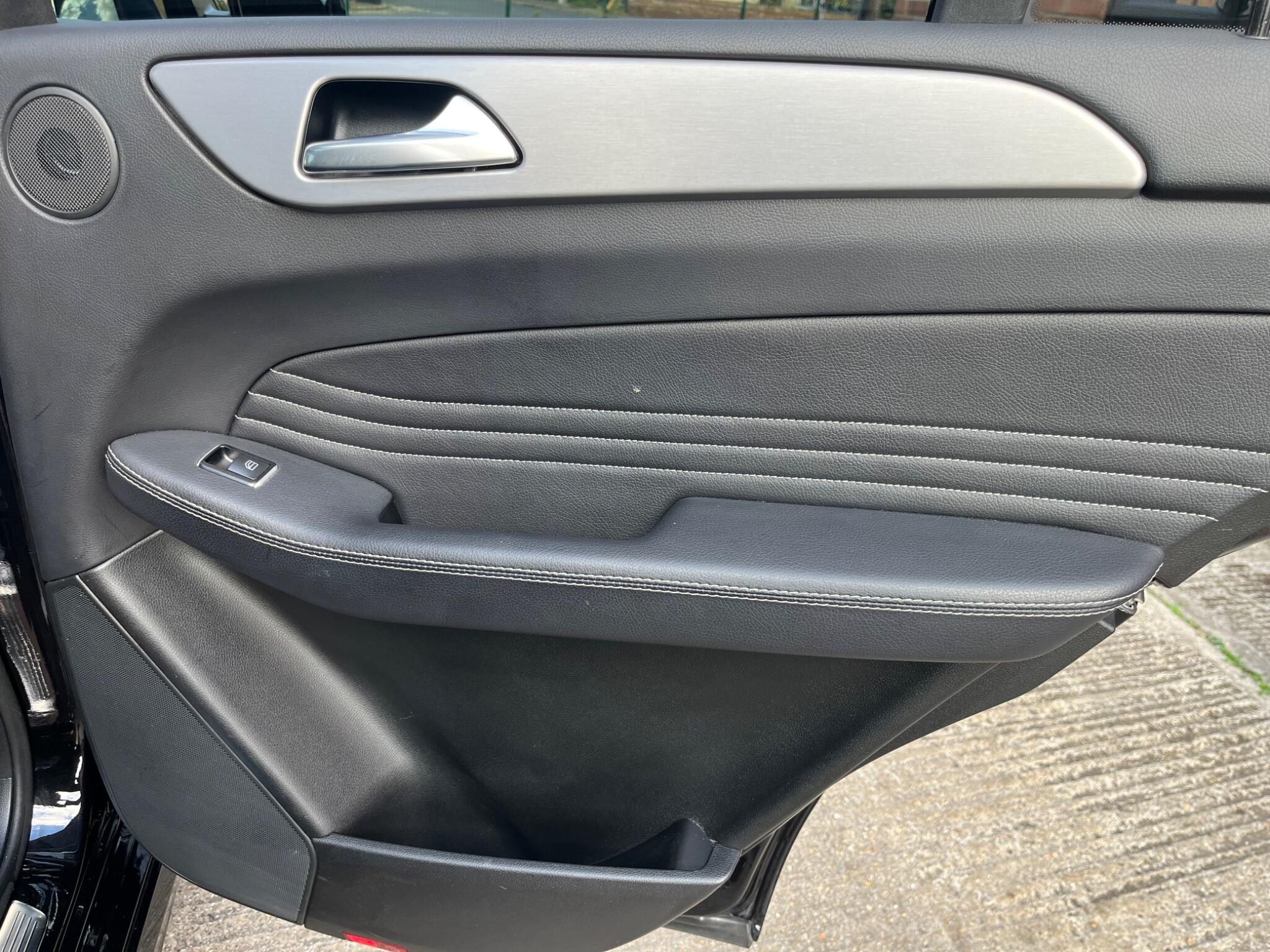 Mercedes-Benz M-Class view 46