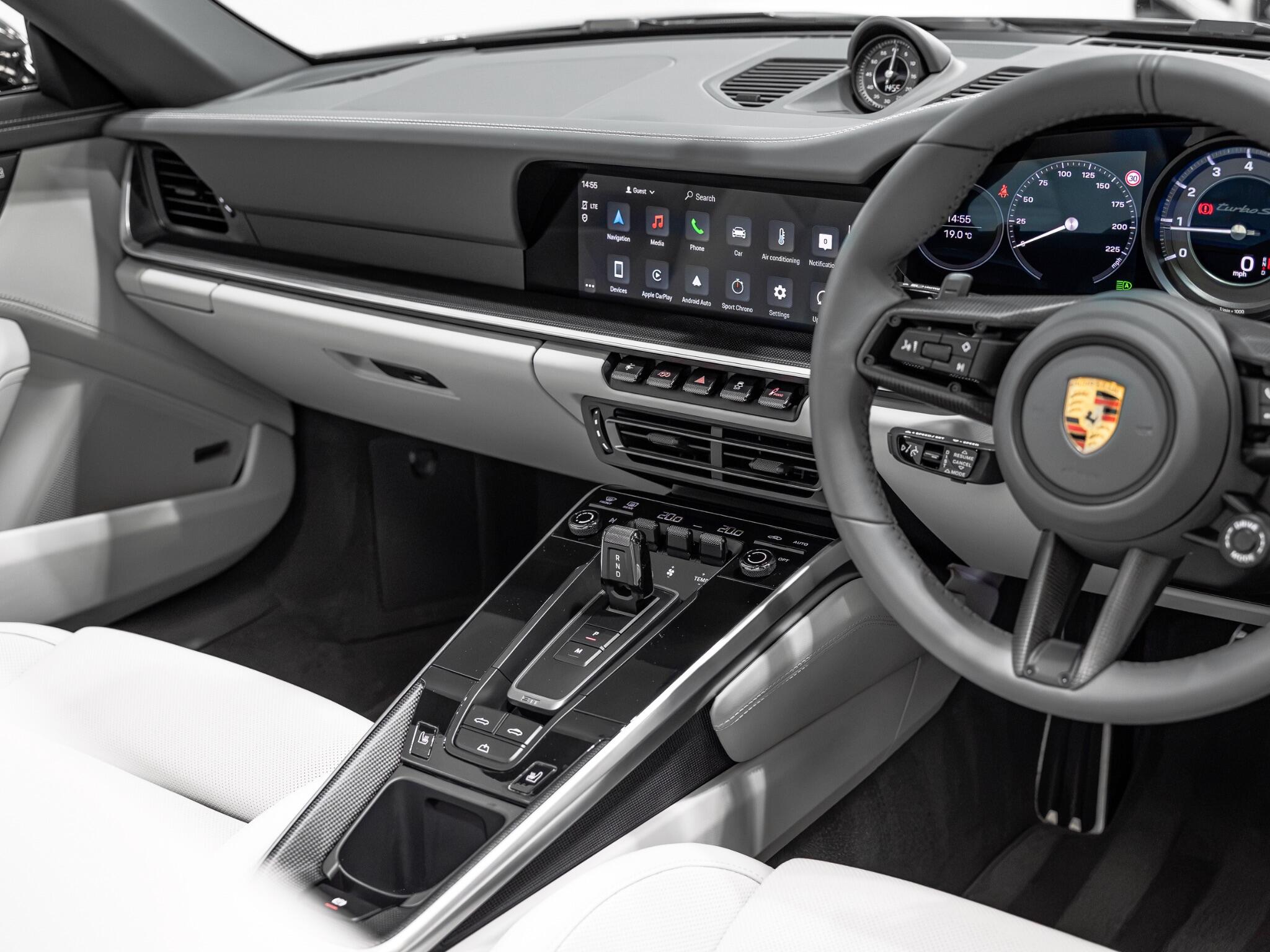 Porsche 911 view 17