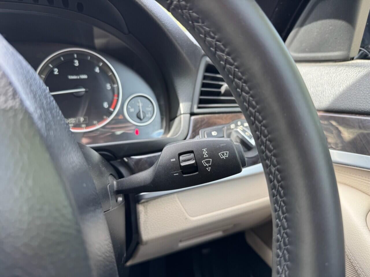 BMW 5 Series view 19