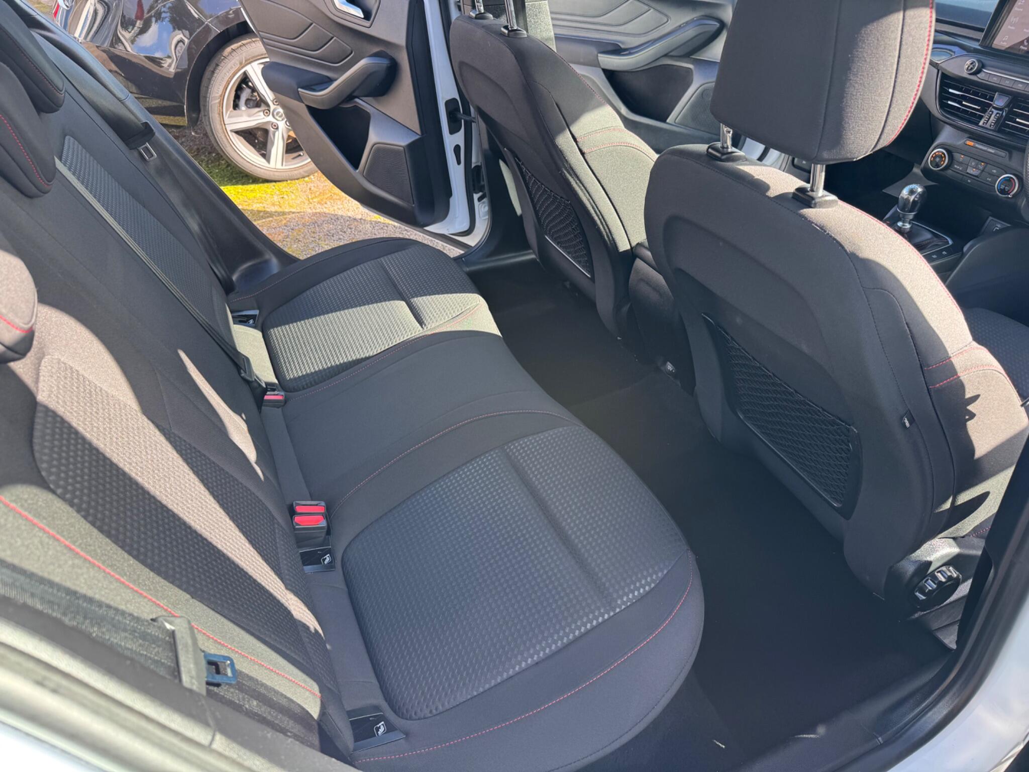 Ford Focus view 24