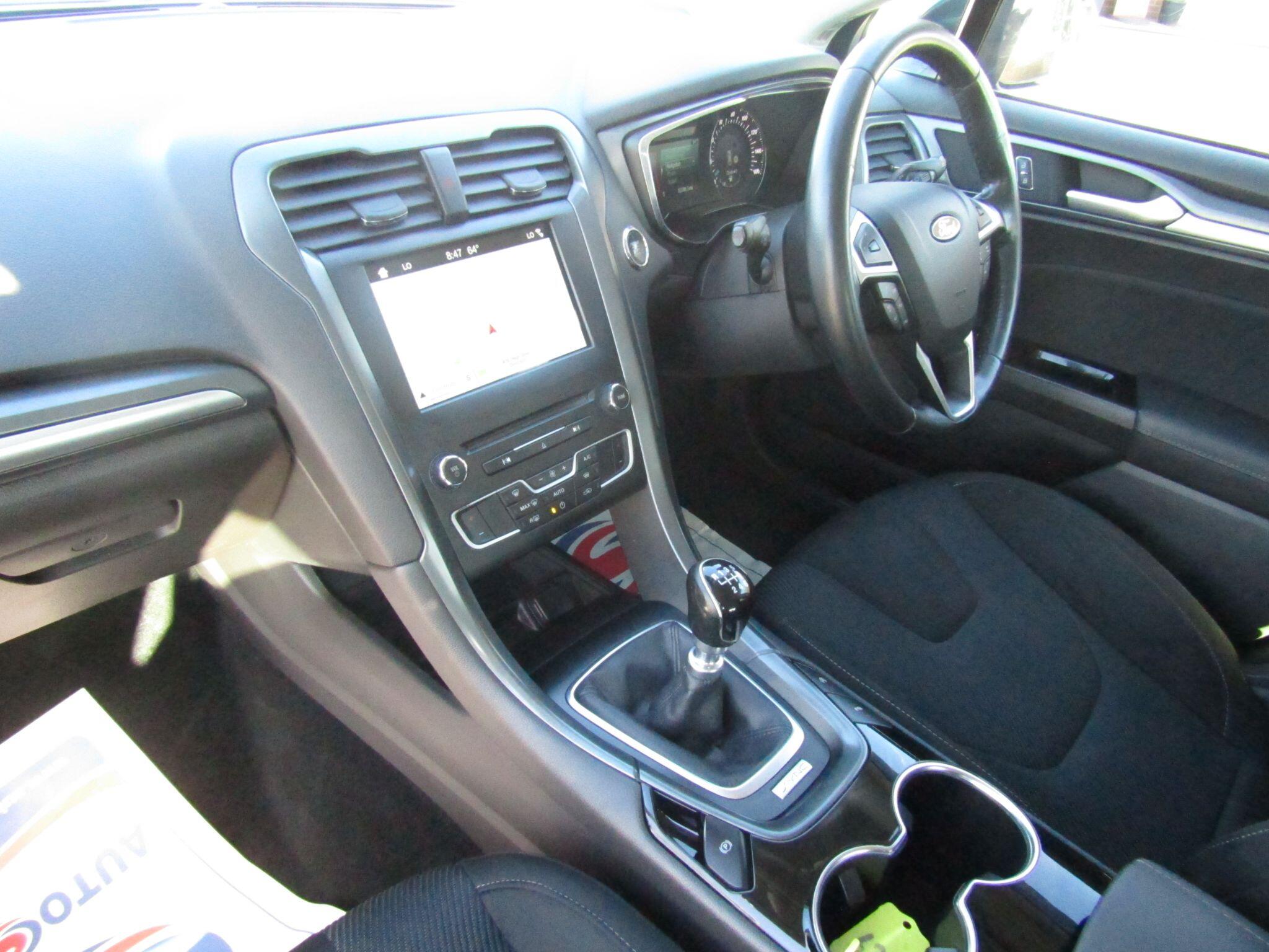 Ford Mondeo view 15
