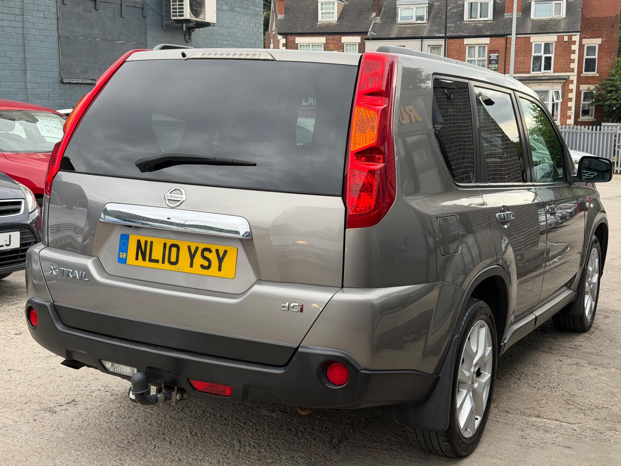 Nissan X-Trail view 4