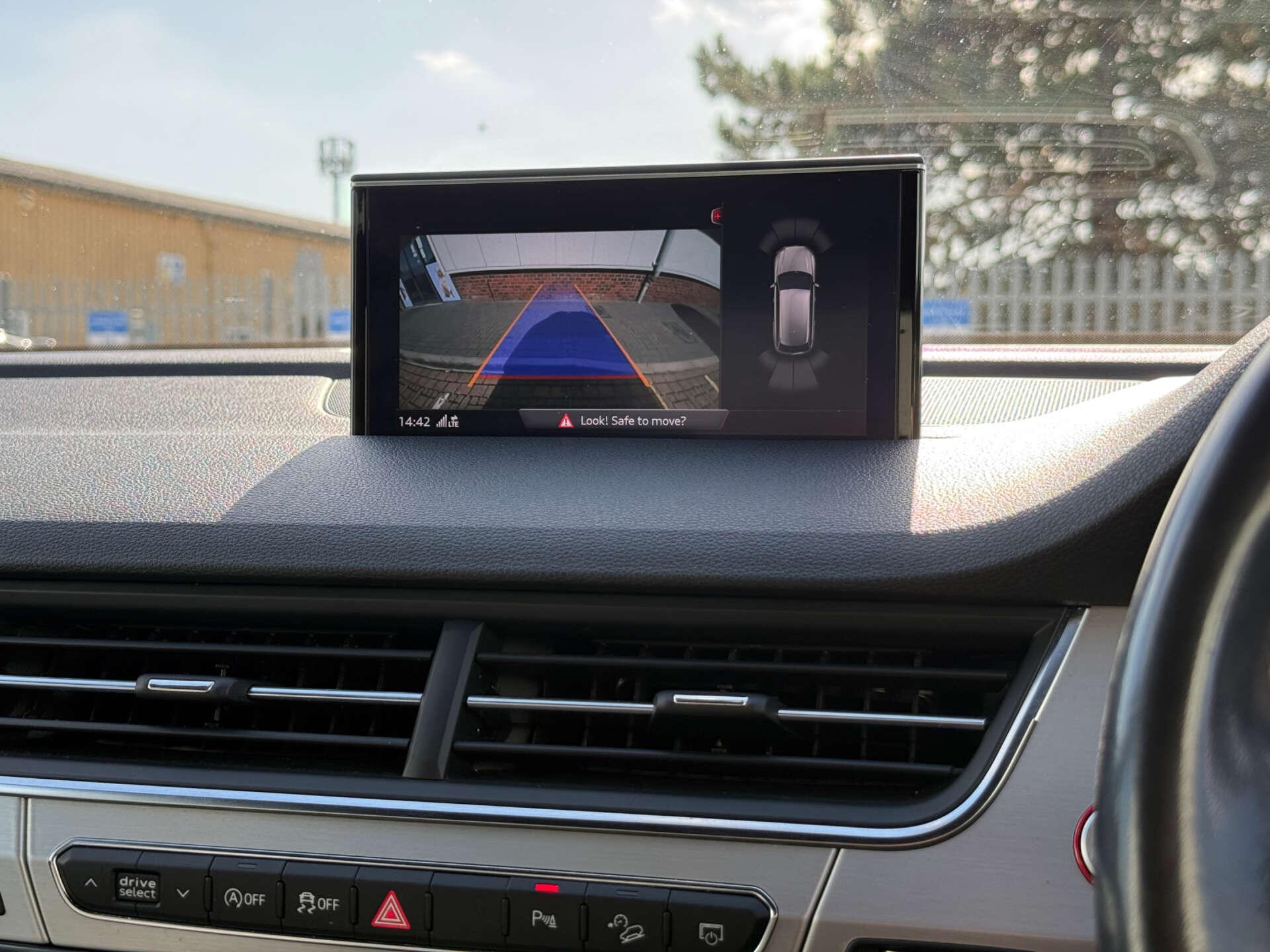 Audi SQ7 view 57