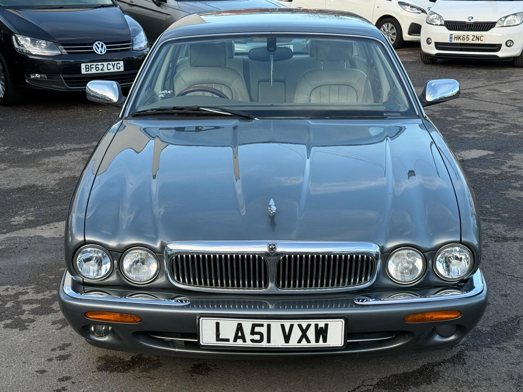 Jaguar XJ - Image 7
