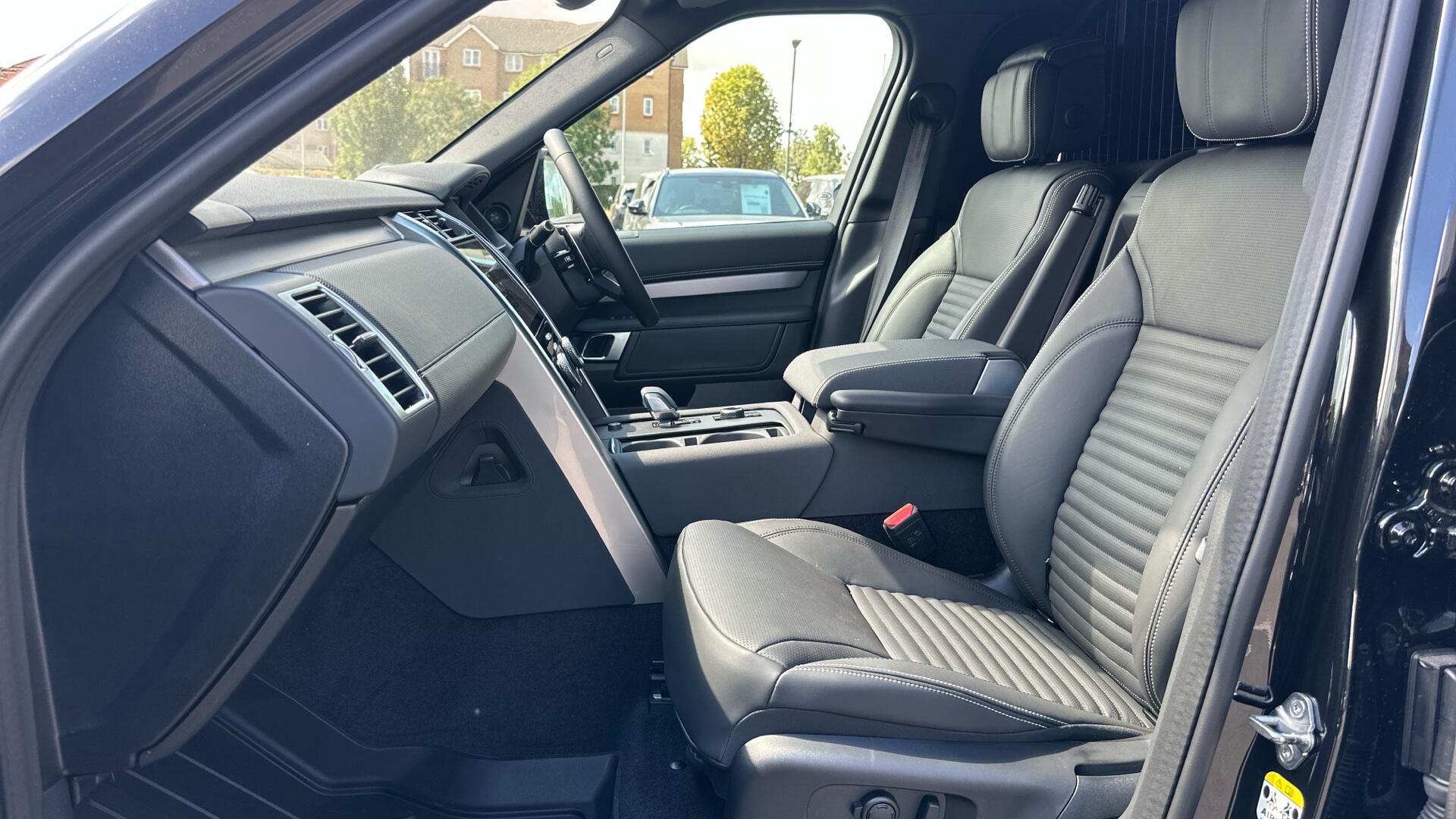 Land Rover Discovery view 14