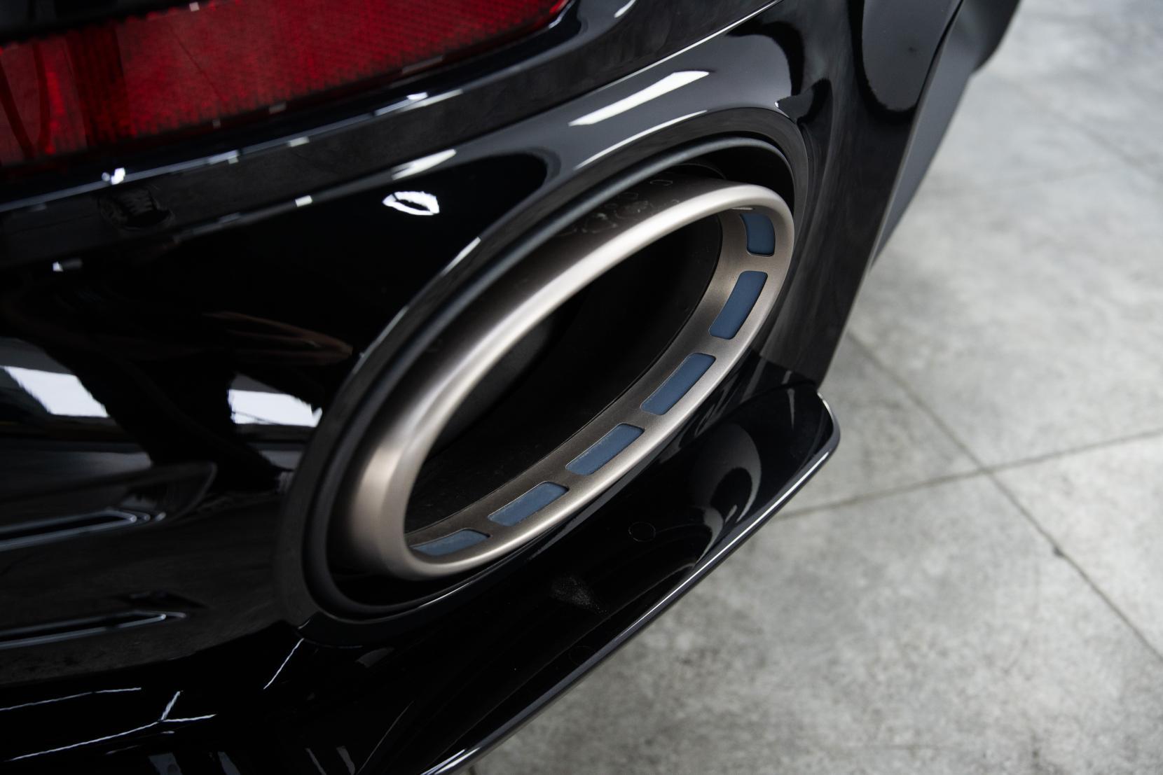 Porsche 911 view 34
