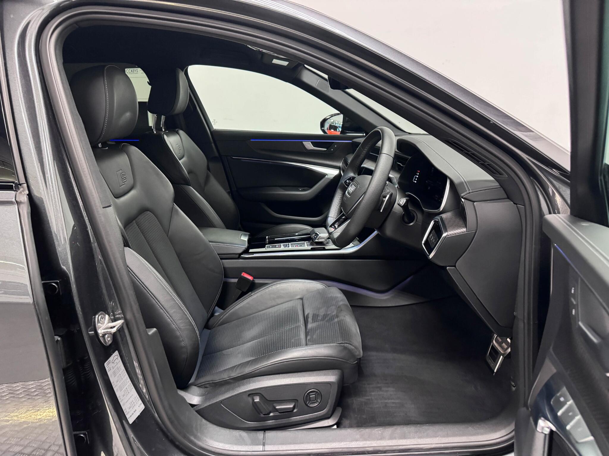 Audi A6 view 32