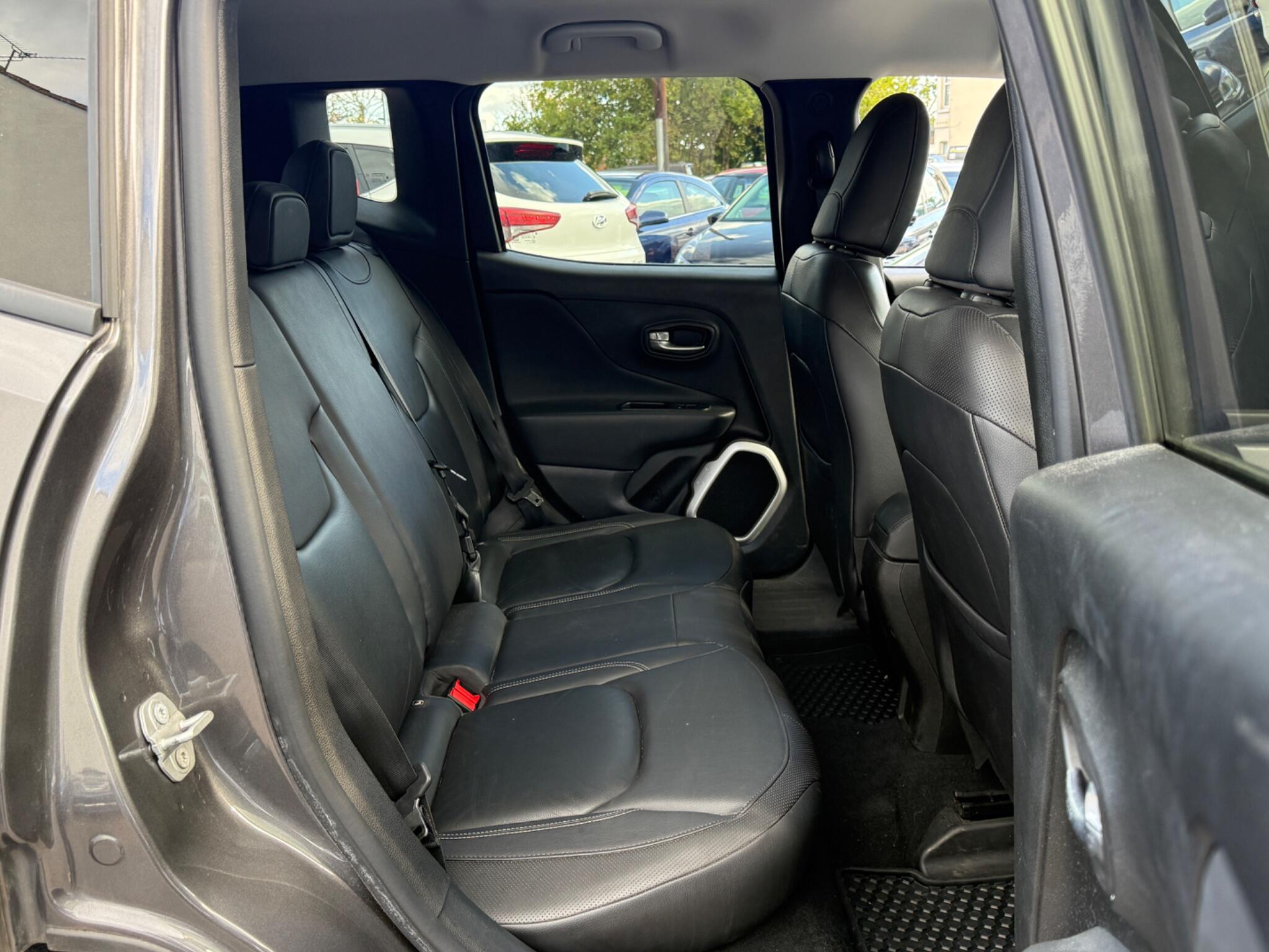 Jeep Renegade - Image 39