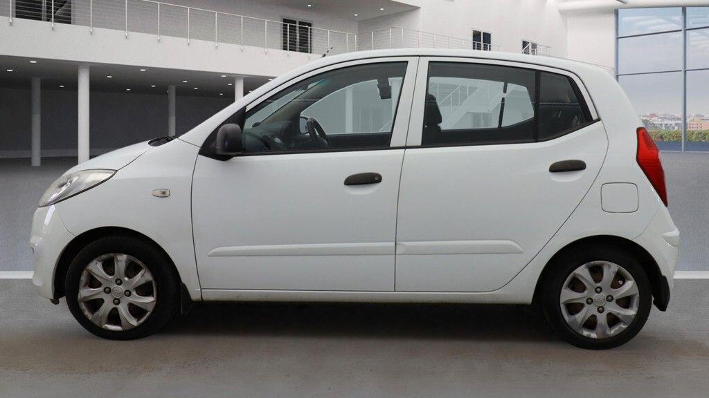 Hyundai i10 view 13