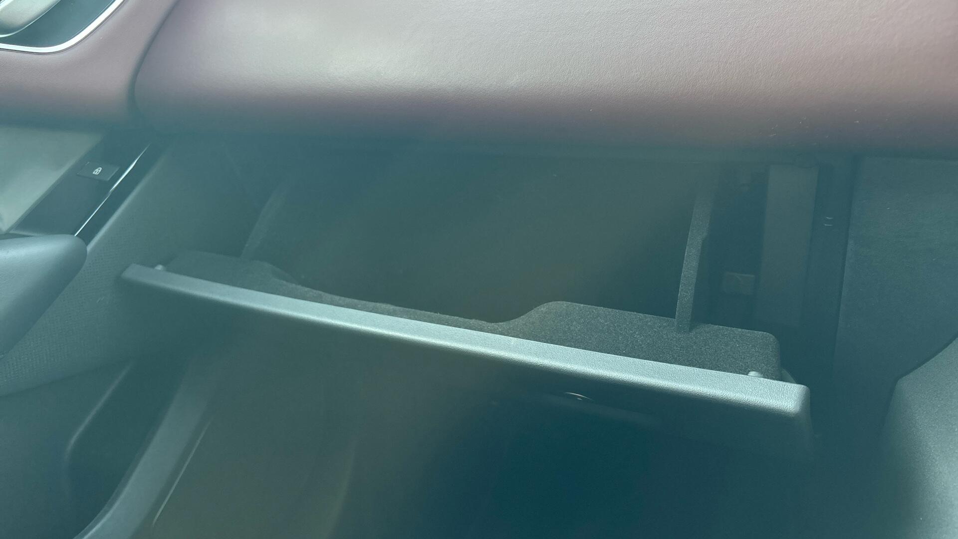 Land Rover Range Rover Velar view 31