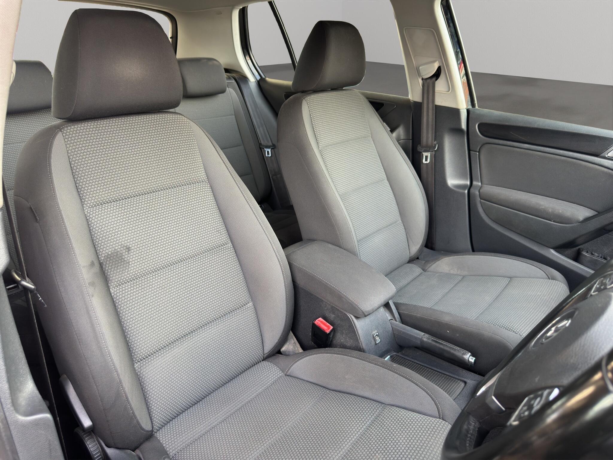 Volkswagen Golf view 9