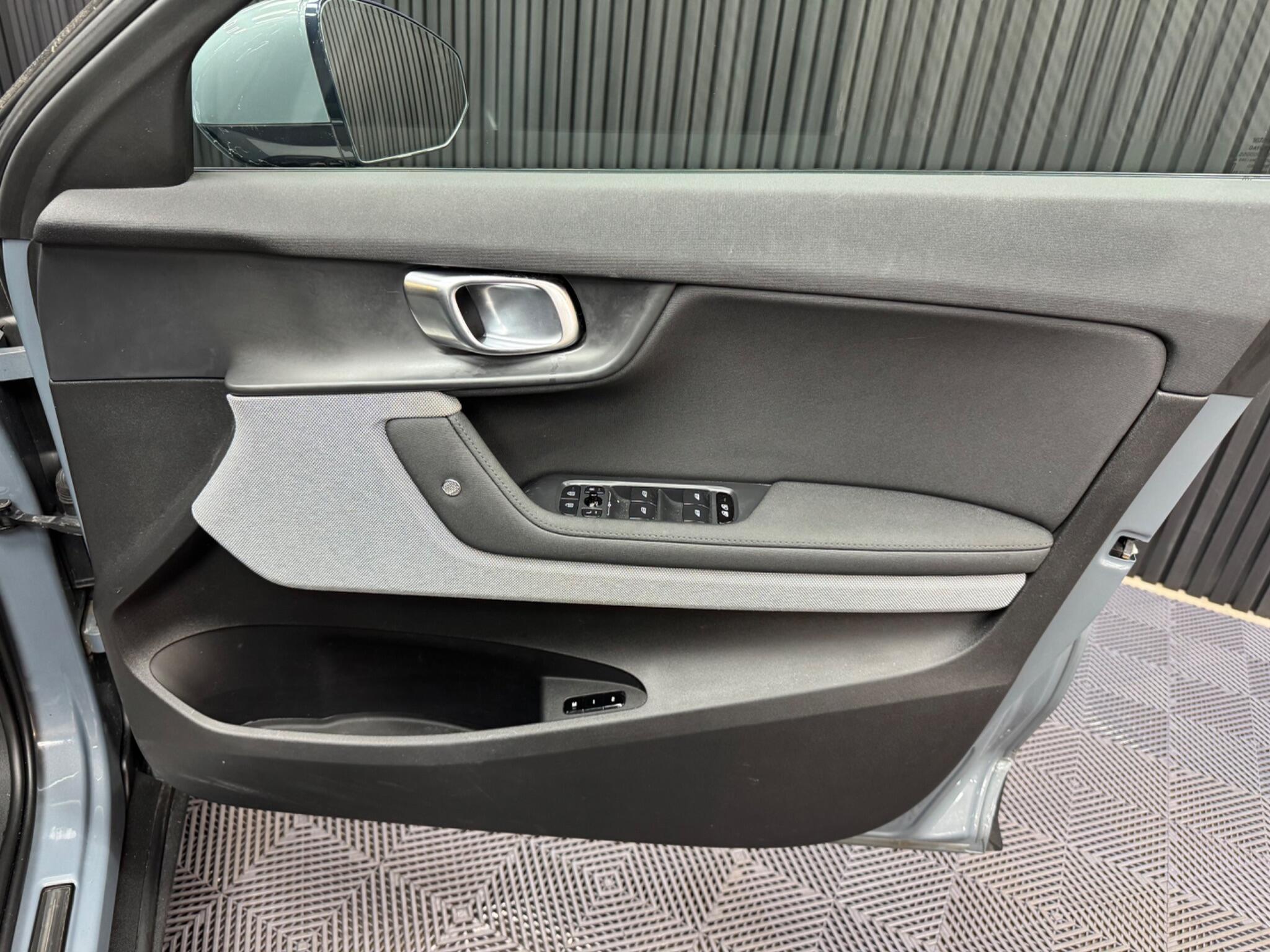 Polestar 2 view 30