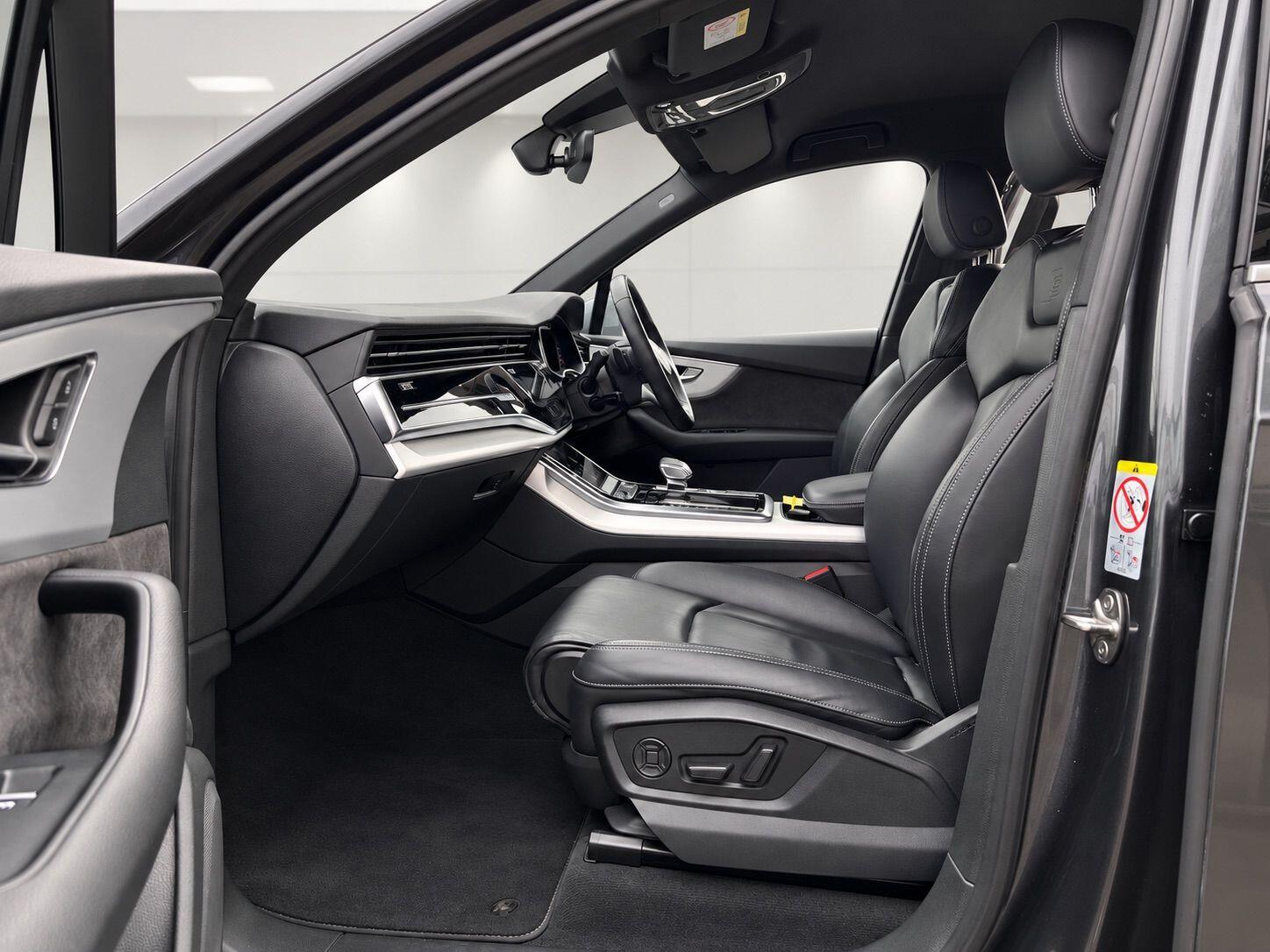 Audi Q7 view 48