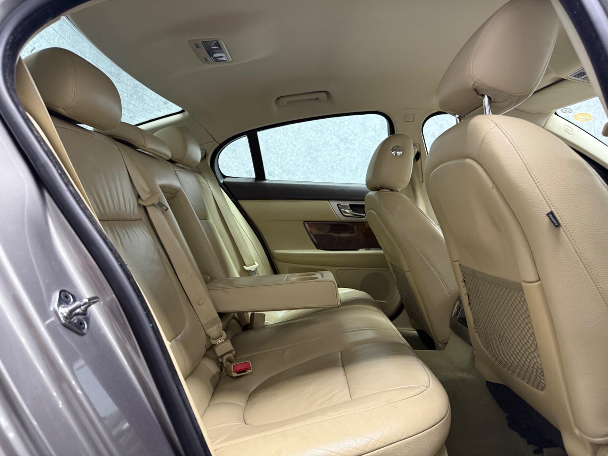 Jaguar XF view 3