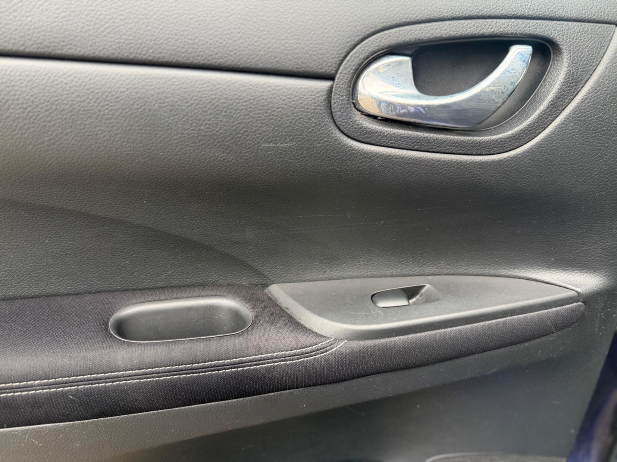 2018 Nissan Pulsar image 32
