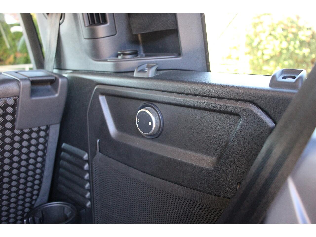 Land Rover Defender view 40