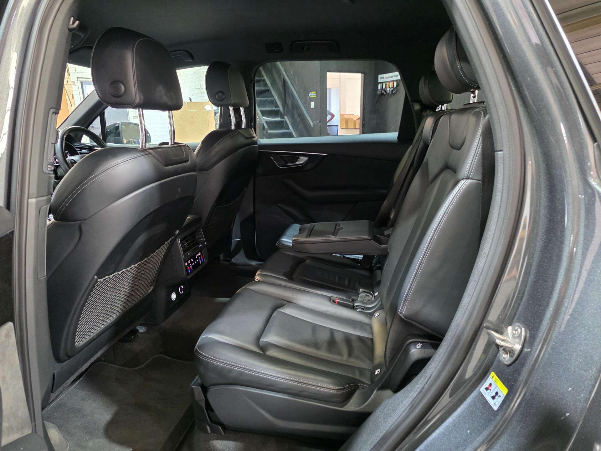Audi Q7 view 23