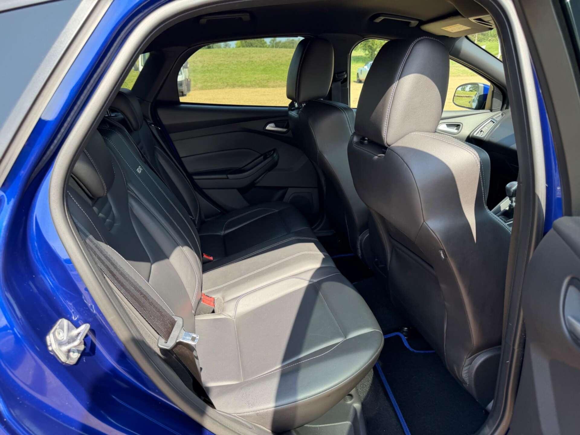 Ford Focus view 10