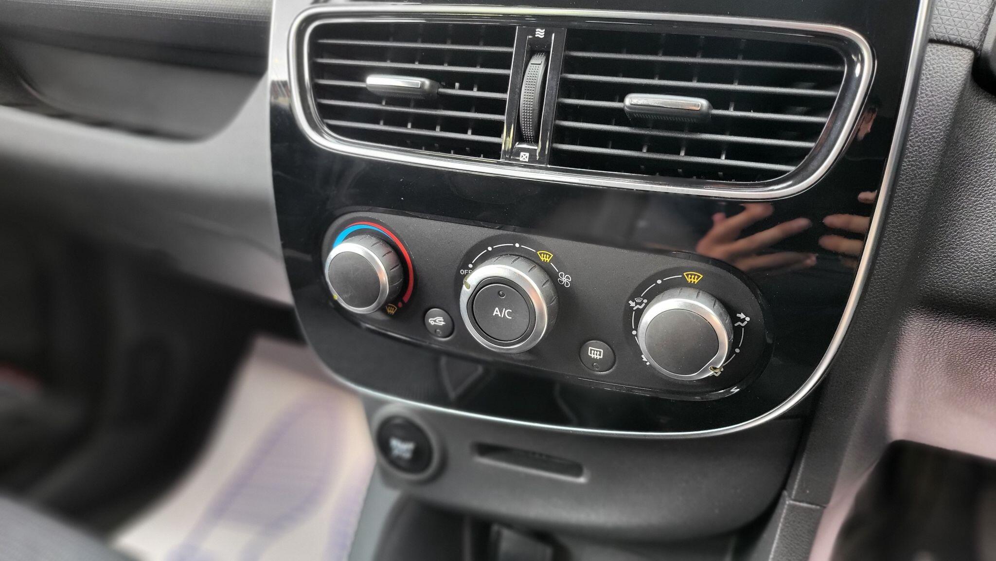 Renault Clio view 18