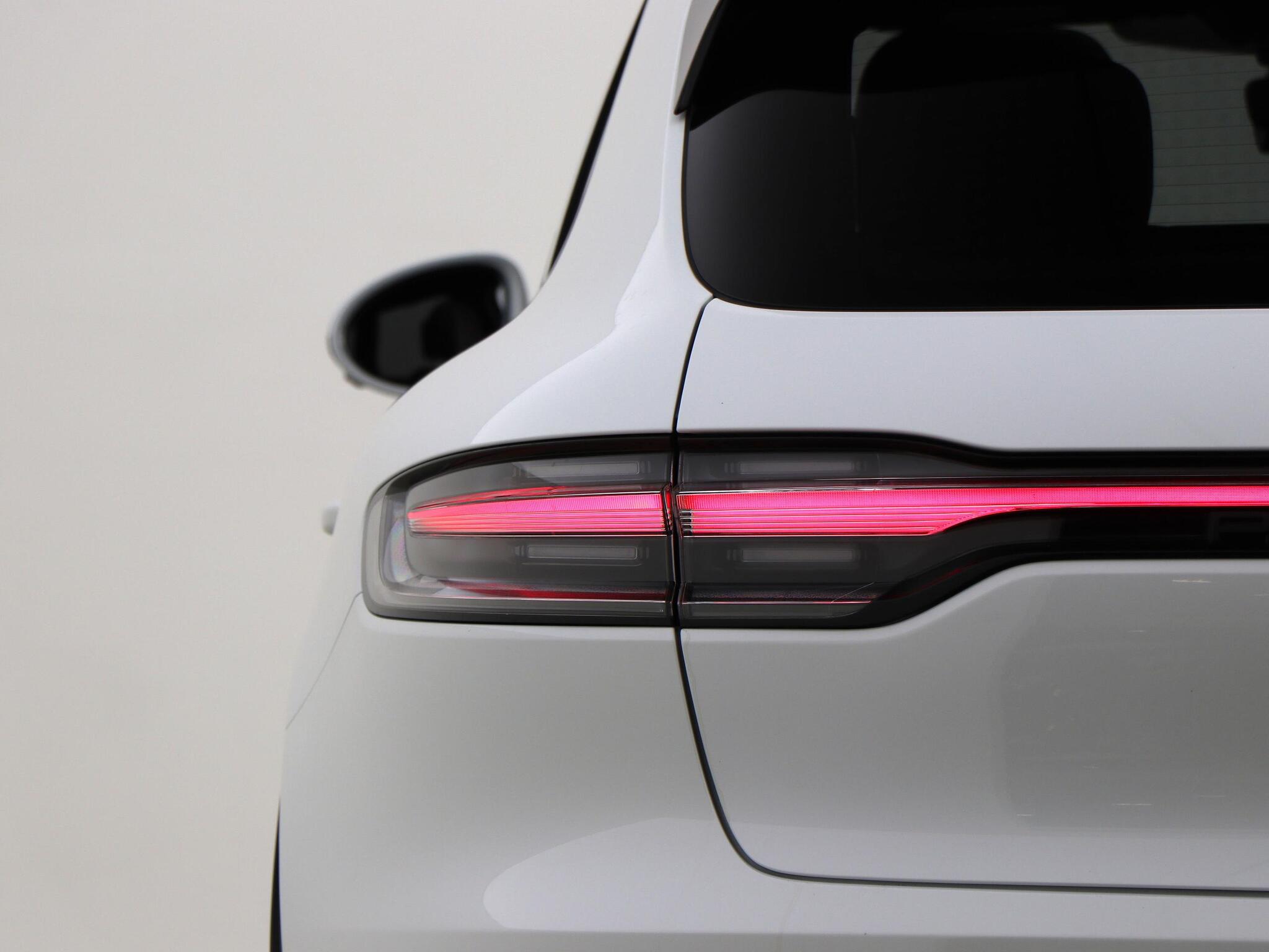 Porsche Macan view 18
