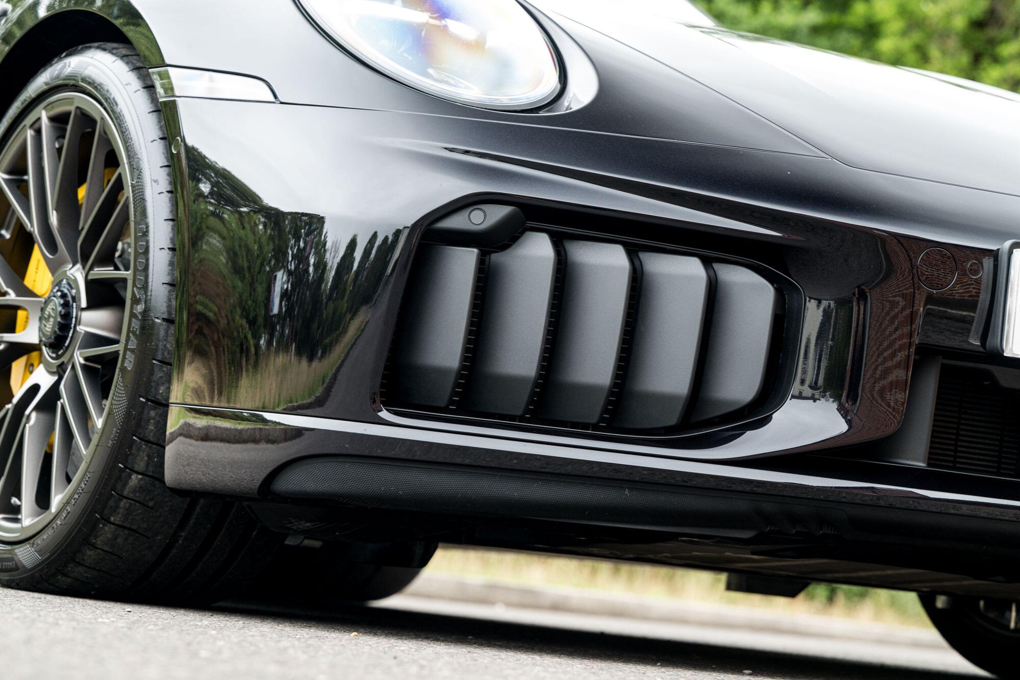 Porsche 911 view 12