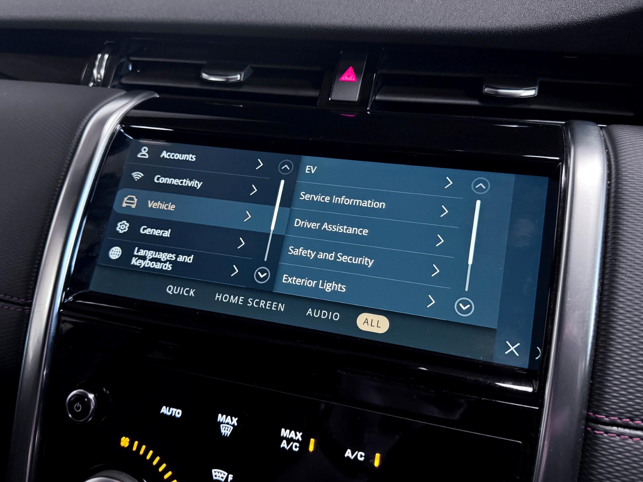 Land Rover Discovery Sport view 65