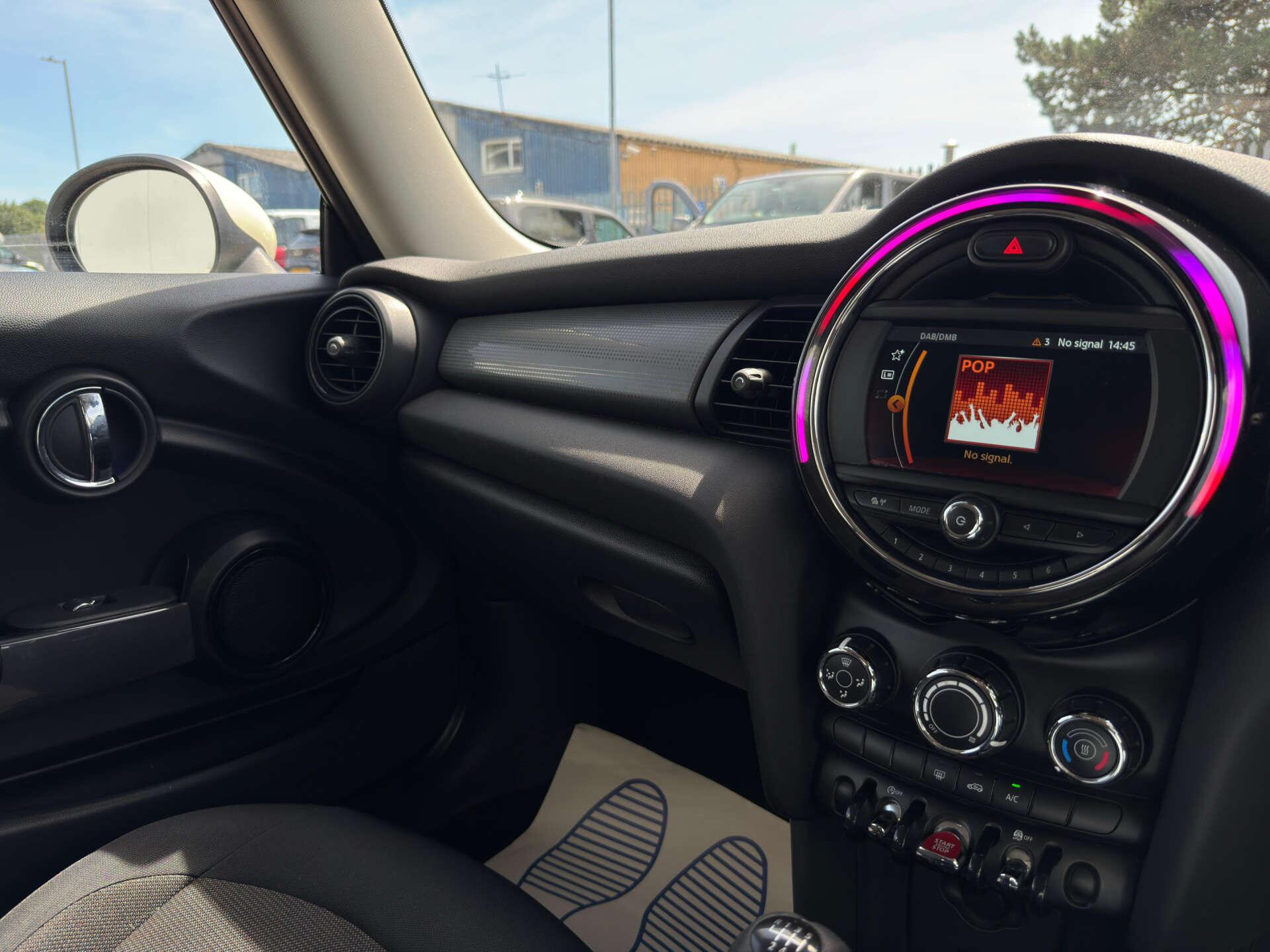 Mini Cooper view 50