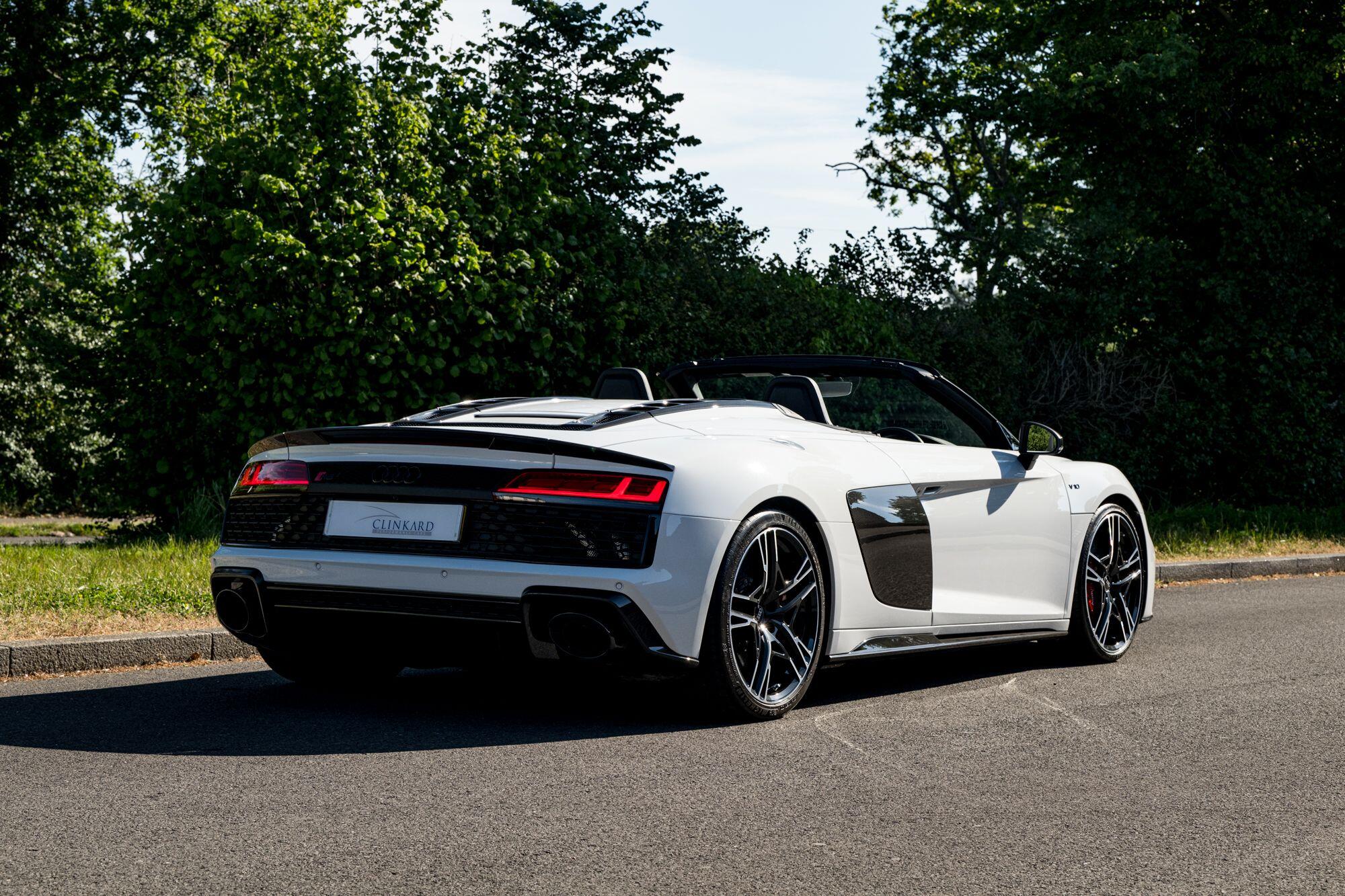Audi R8 view 8