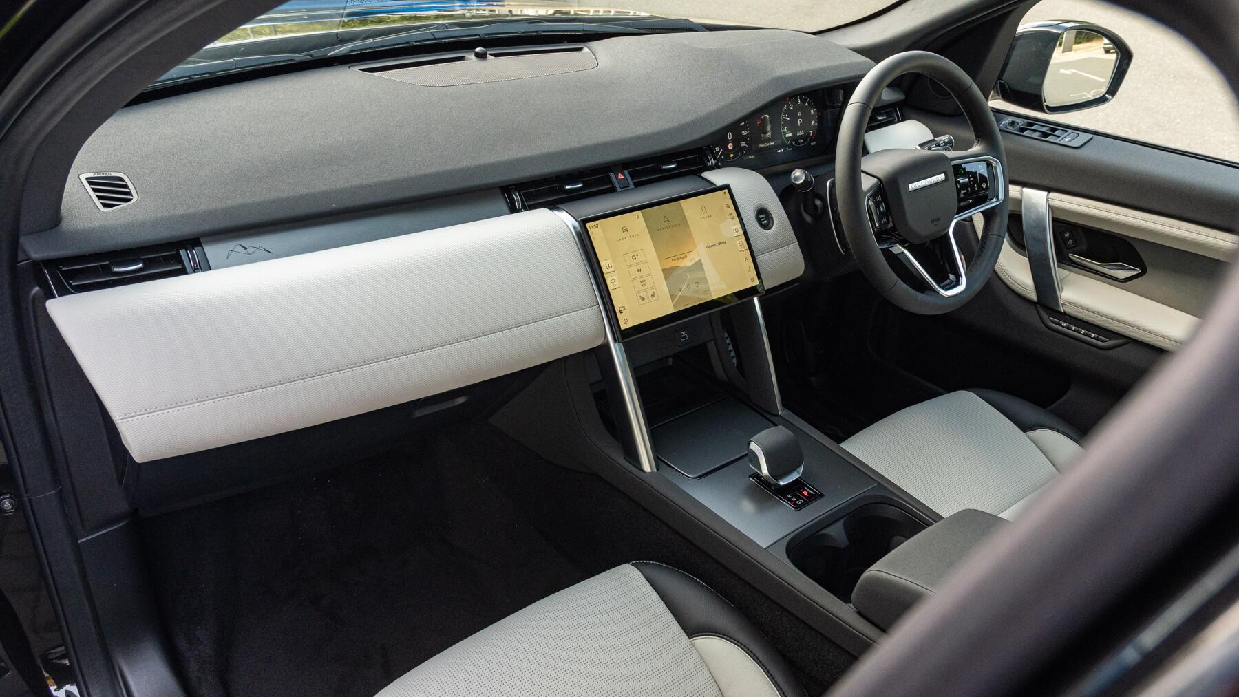 Land Rover Discovery Sport view 57