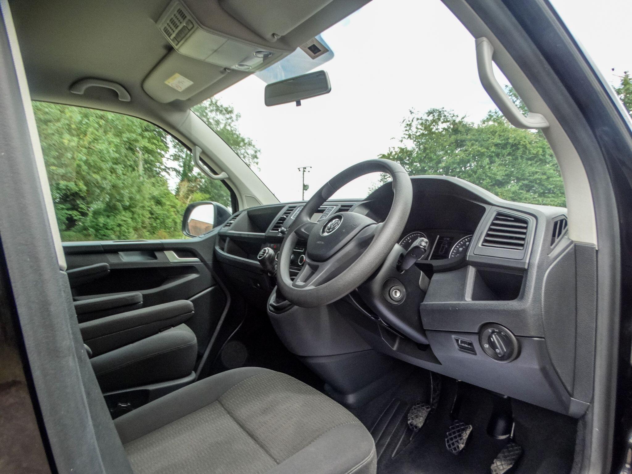 Volkswagen Transporter Shuttle view 21