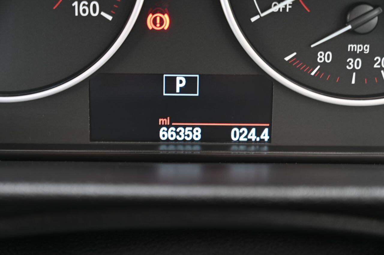 BMW 3 Series view 23
