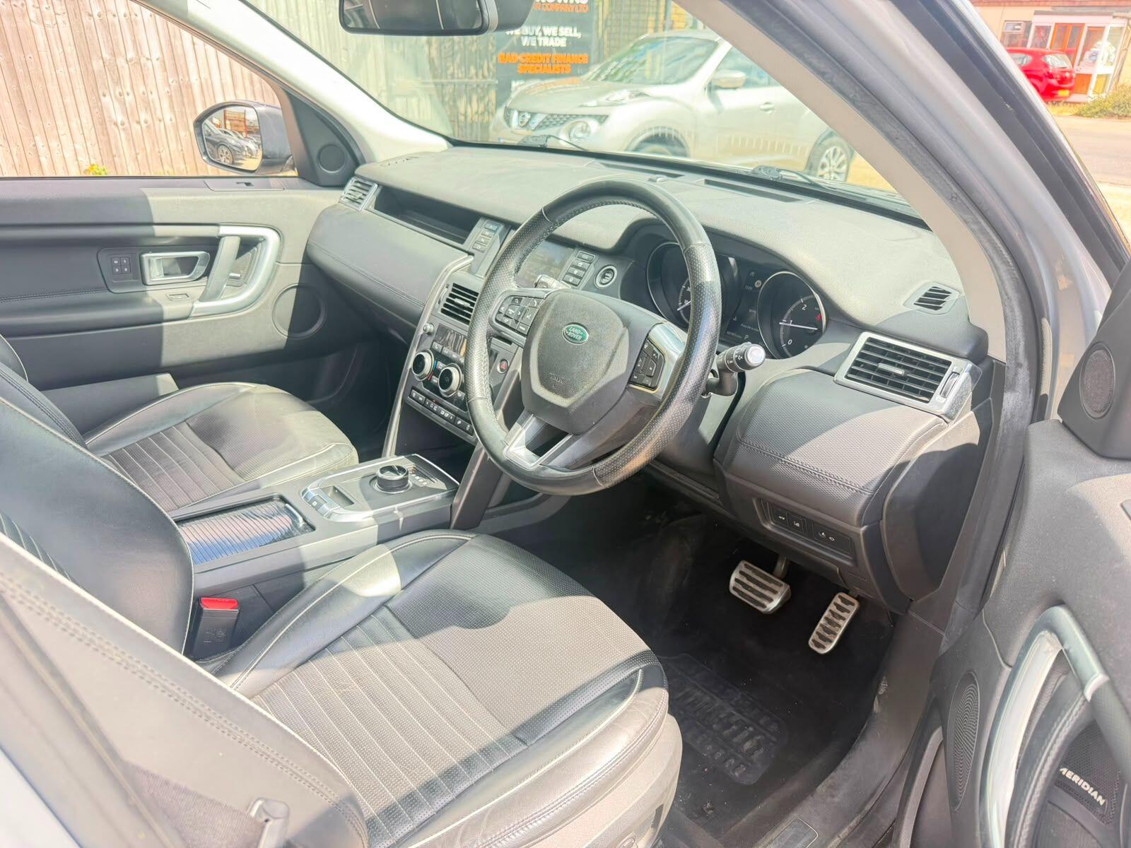Land Rover Discovery Sport view 9