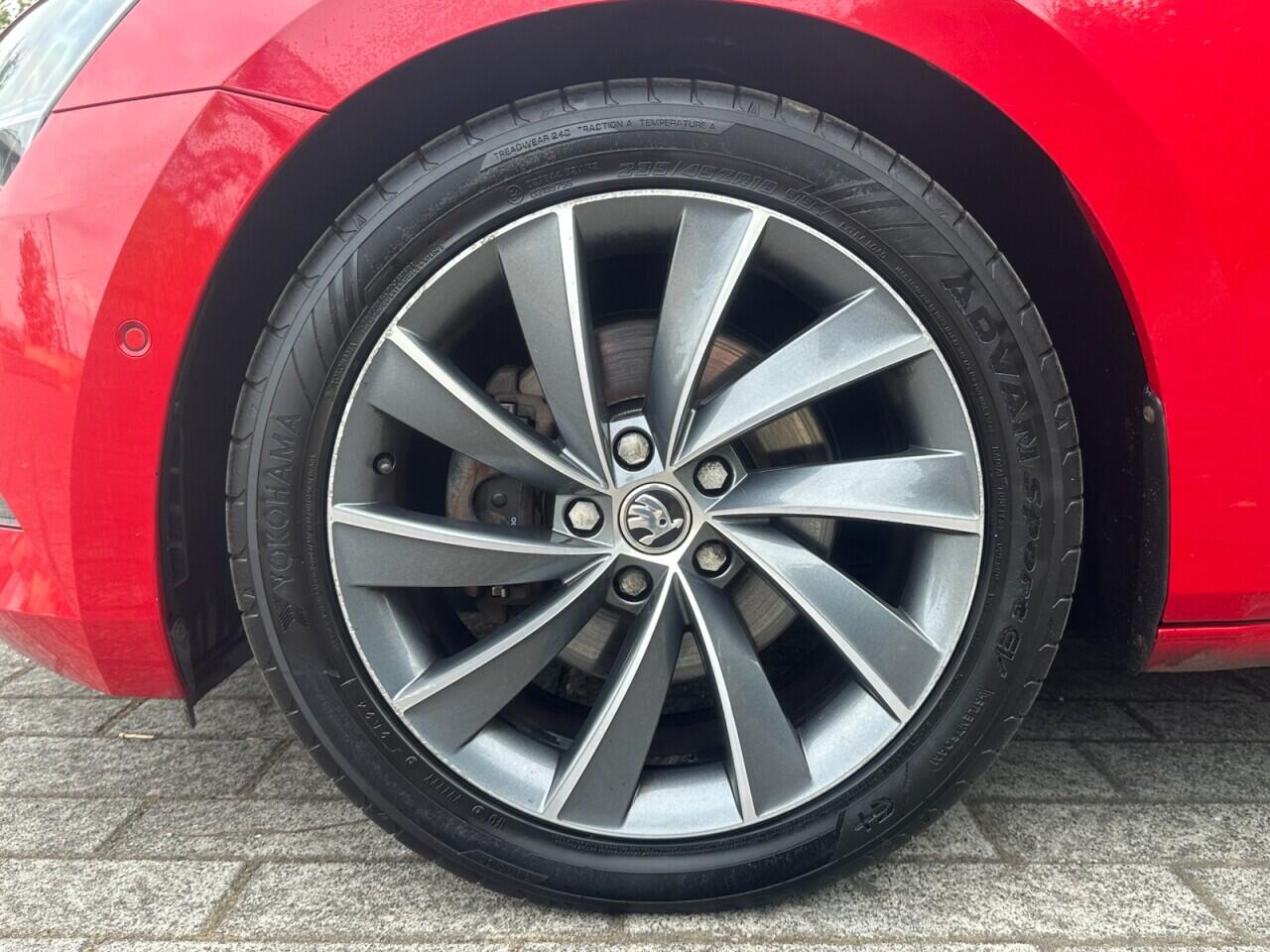Skoda Superb view 3