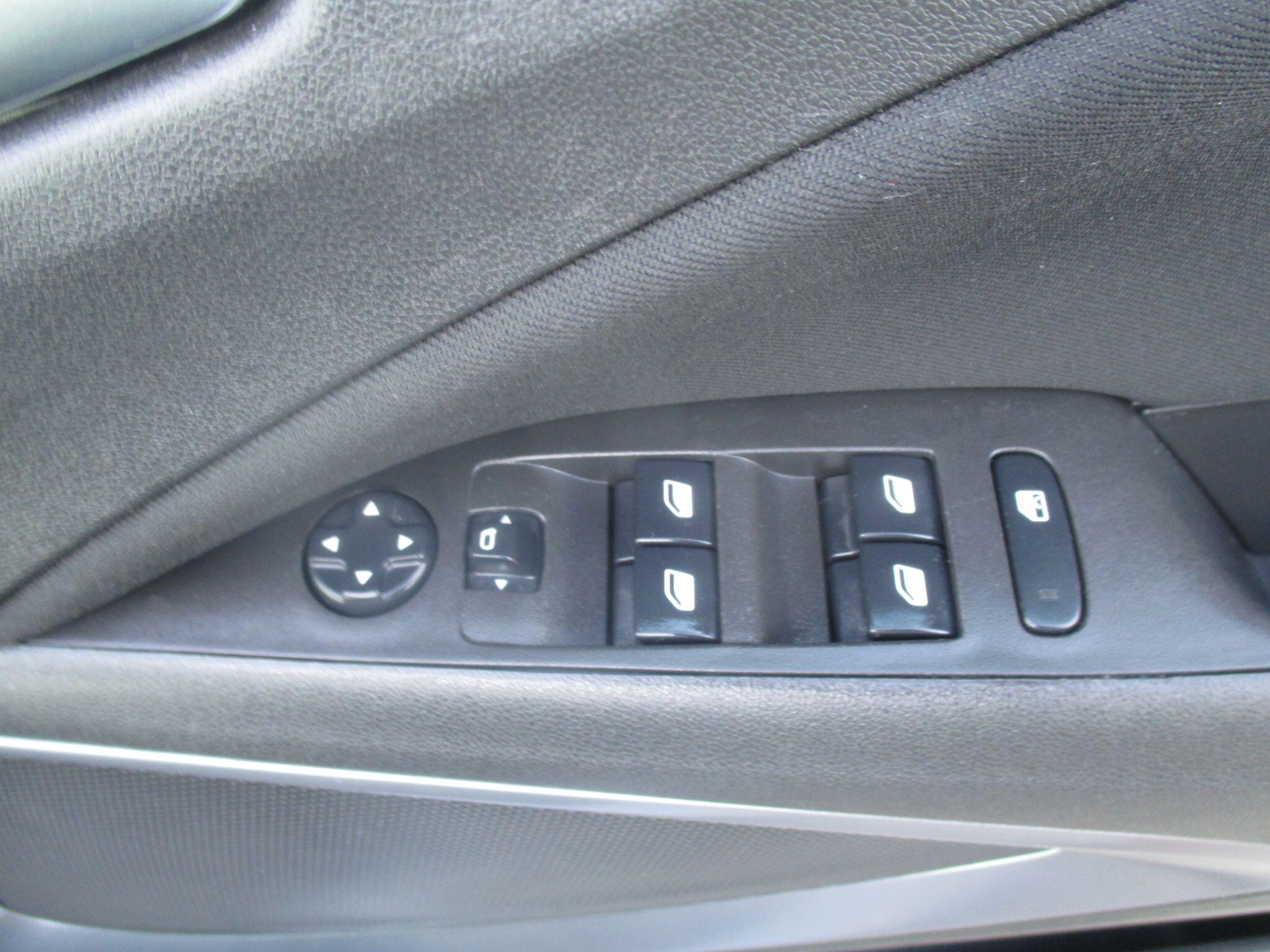 Vauxhall Crossland X view 36