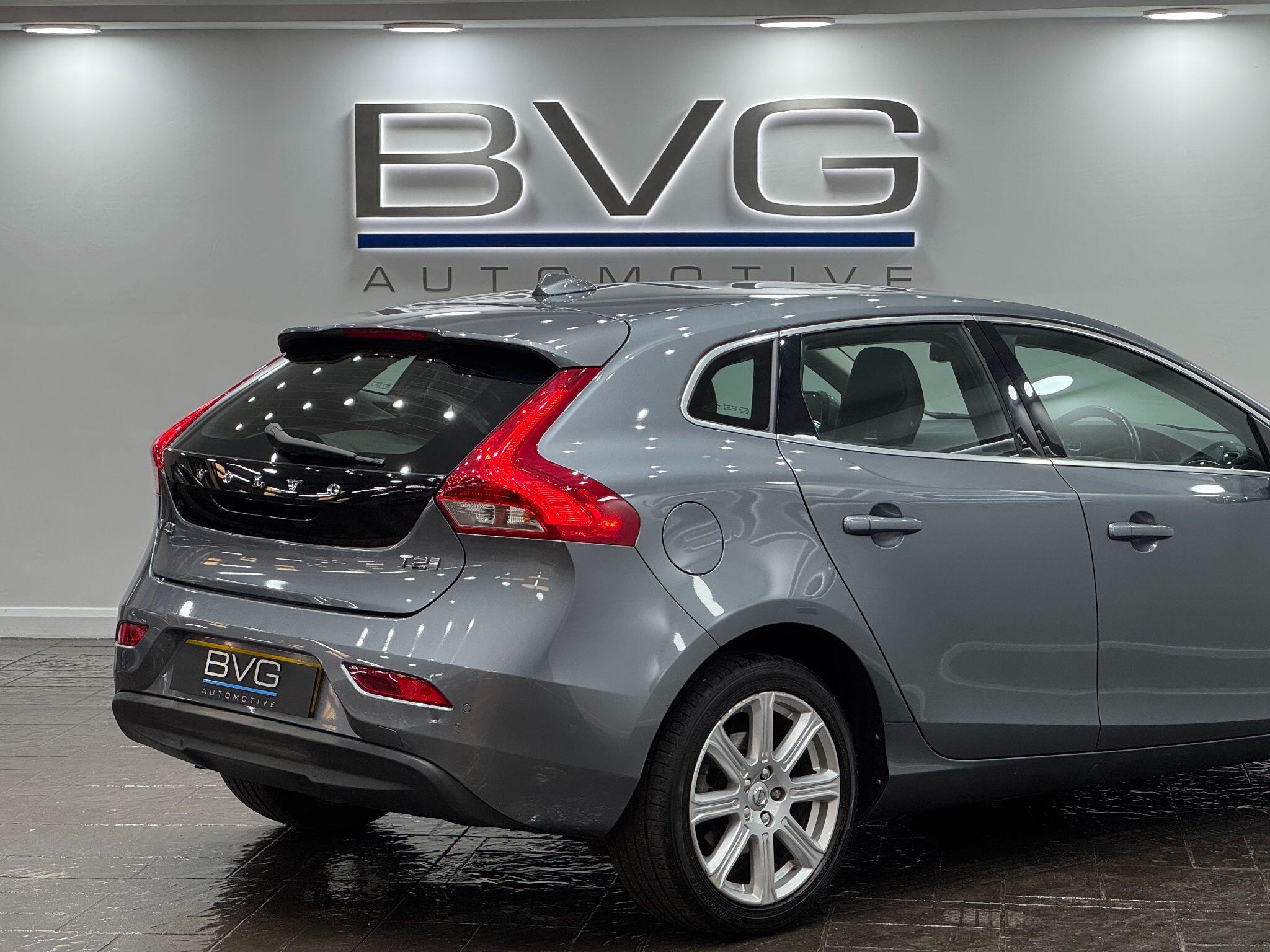 Volvo V40 view 14
