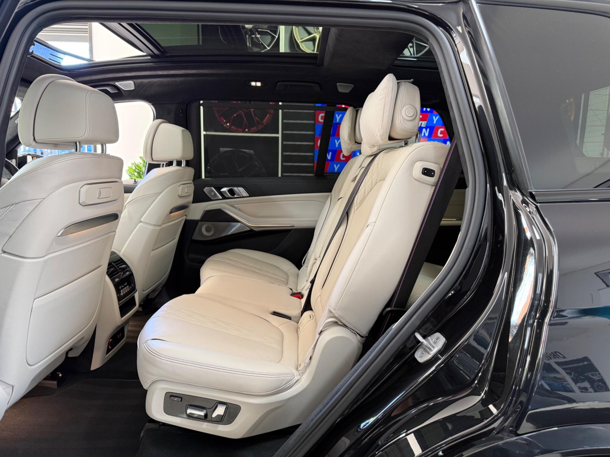 BMW X7 view 60