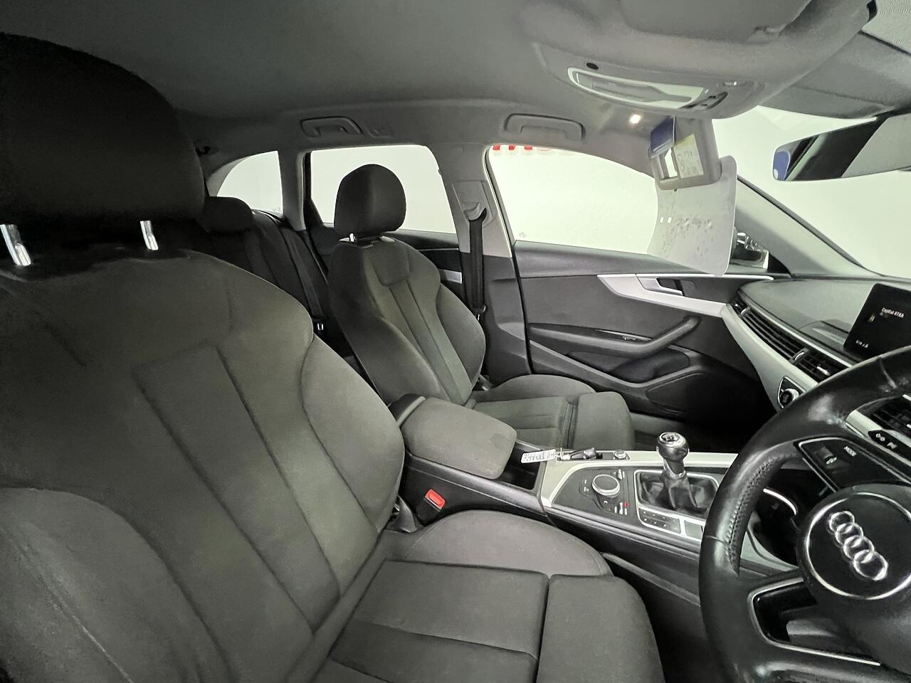 Audi A4 view 14