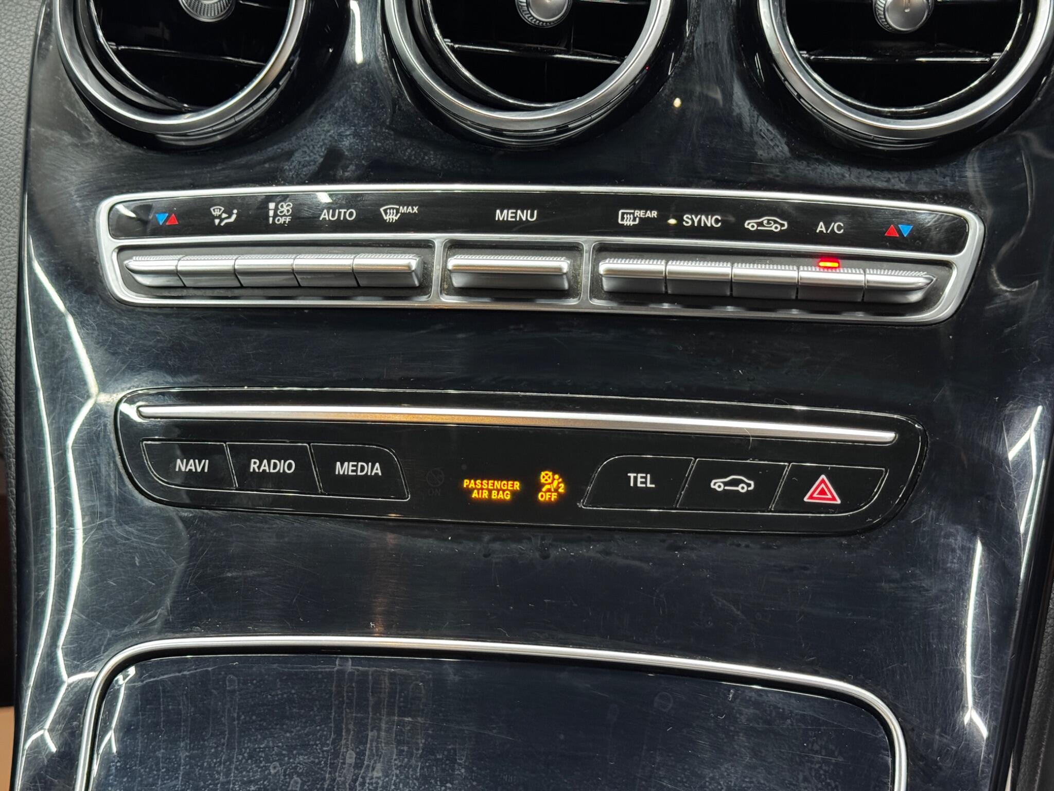 Mercedes-Benz C-Class view 28