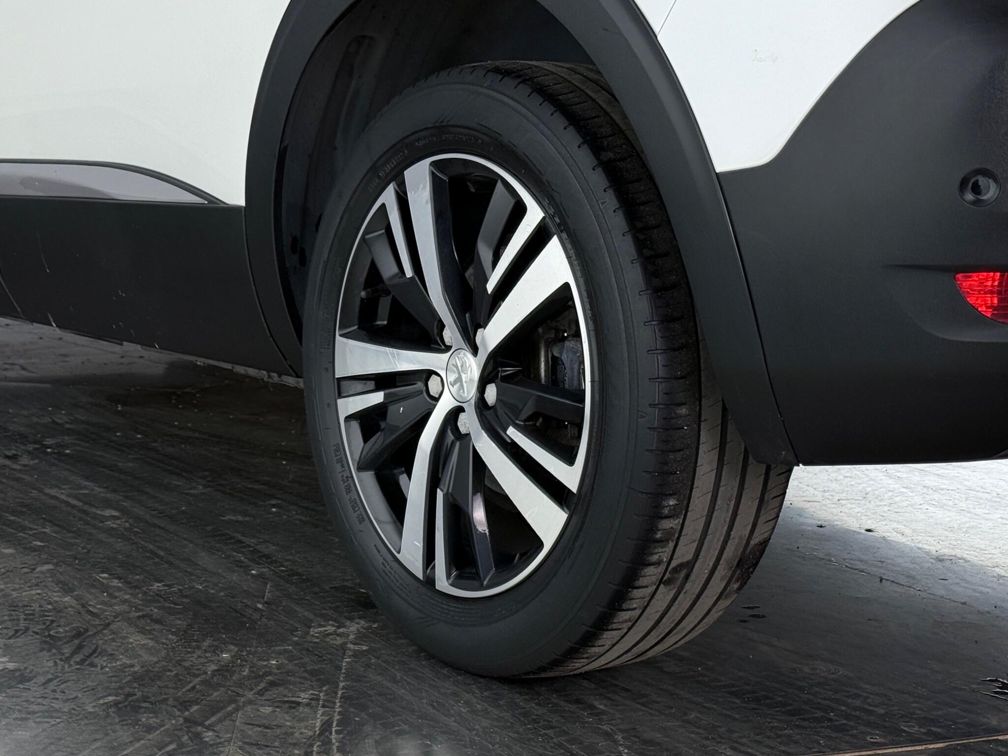 Peugeot 5008 view 8
