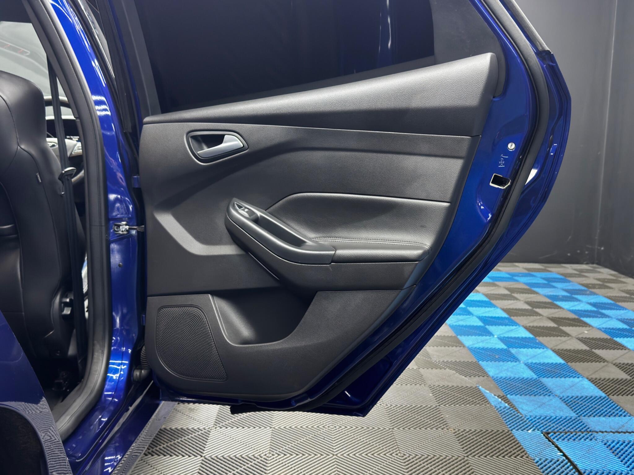 Ford Focus view 40