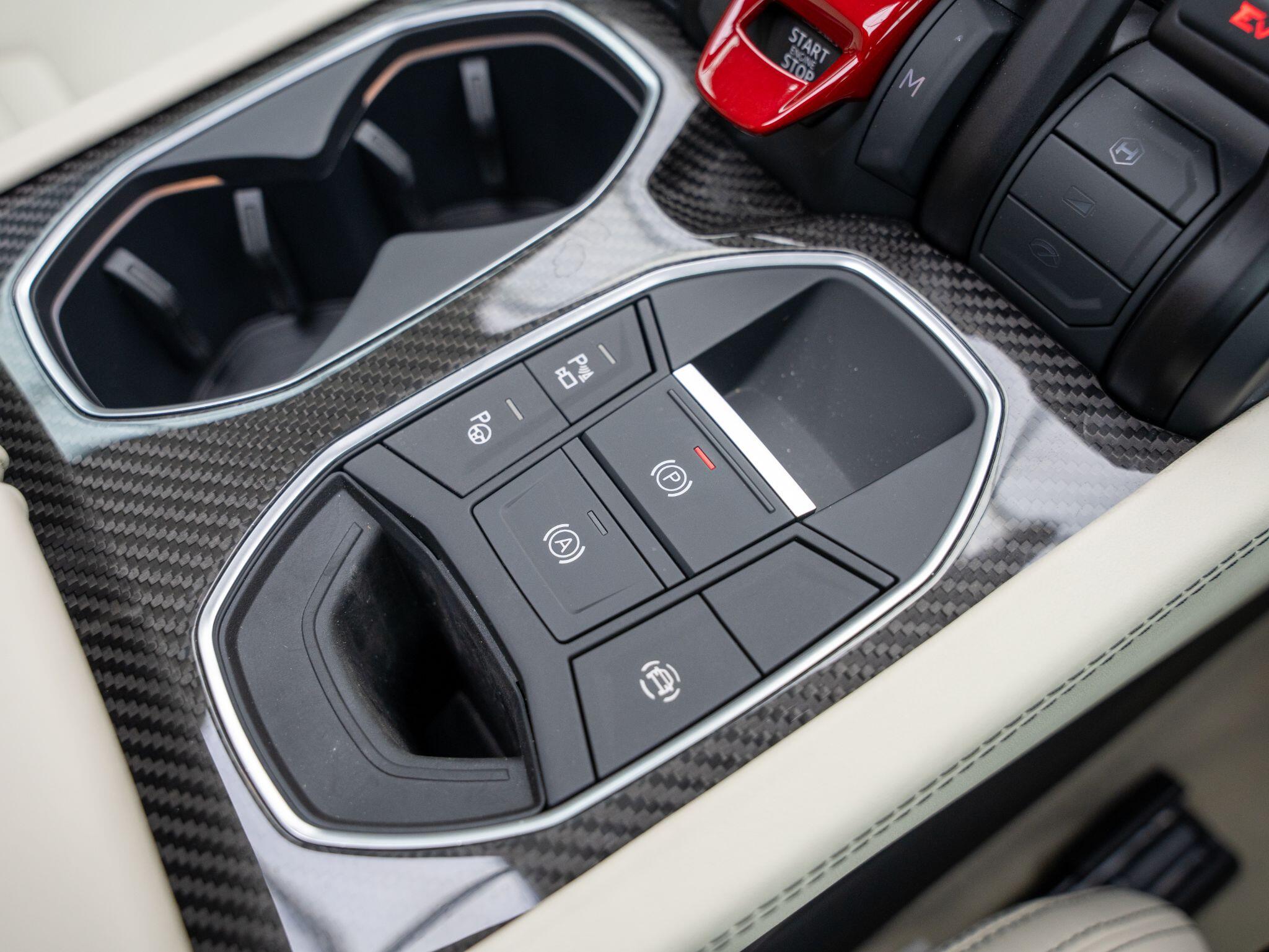 Lamborghini Urus view 32