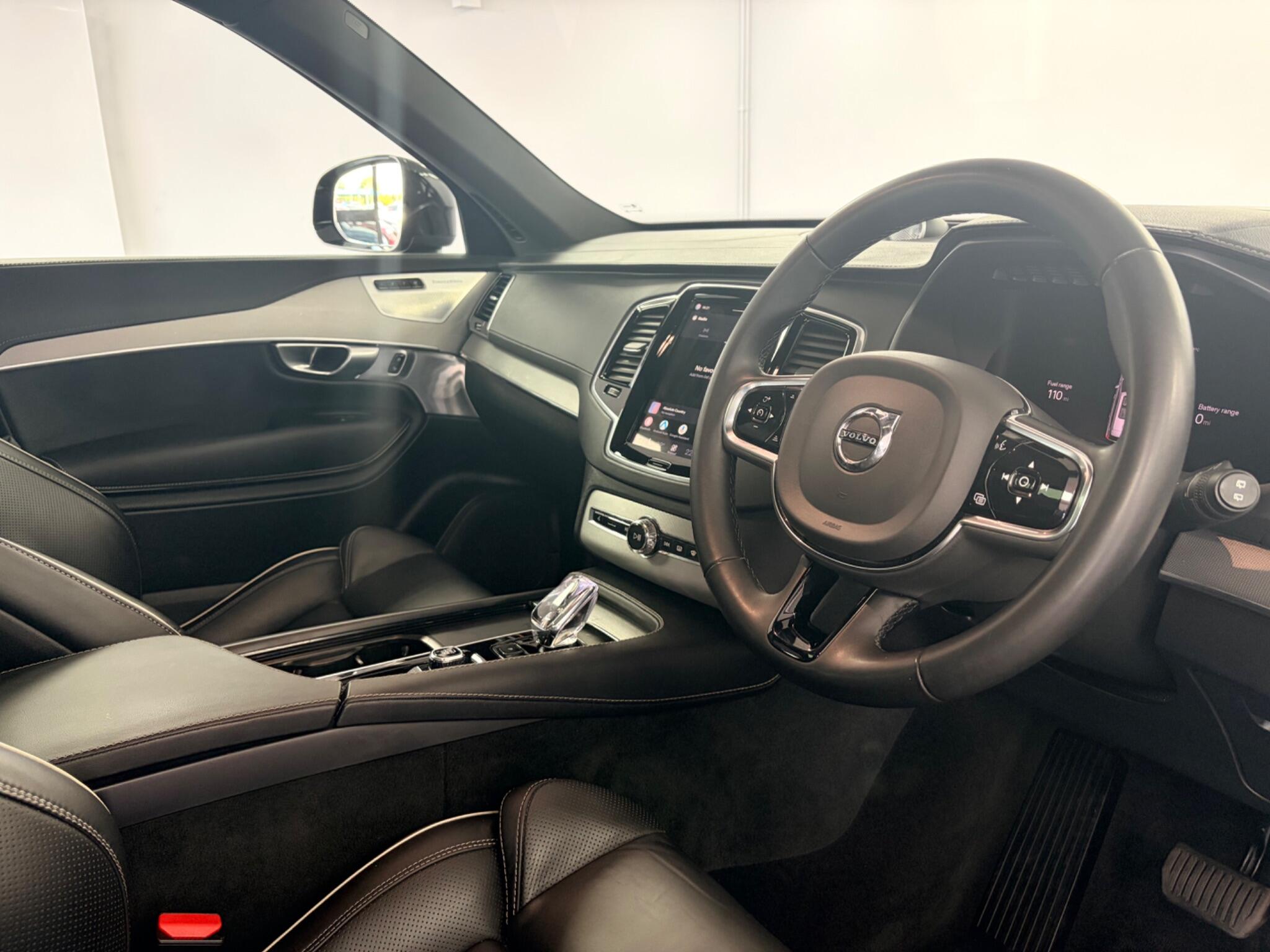 Volvo XC90 view 11