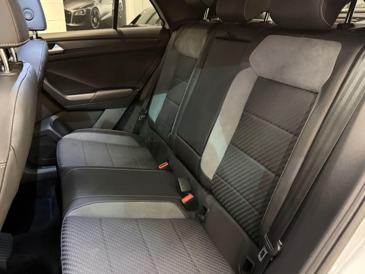 Volkswagen T-Roc view 29