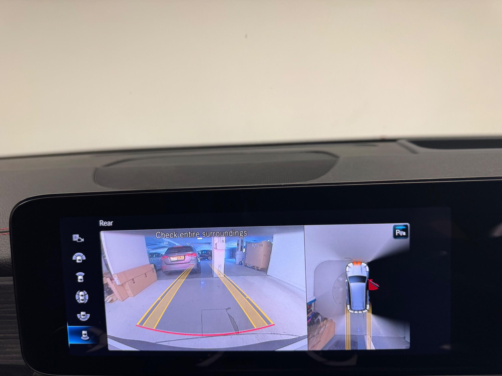 Mercedes-Benz Eqb view 21