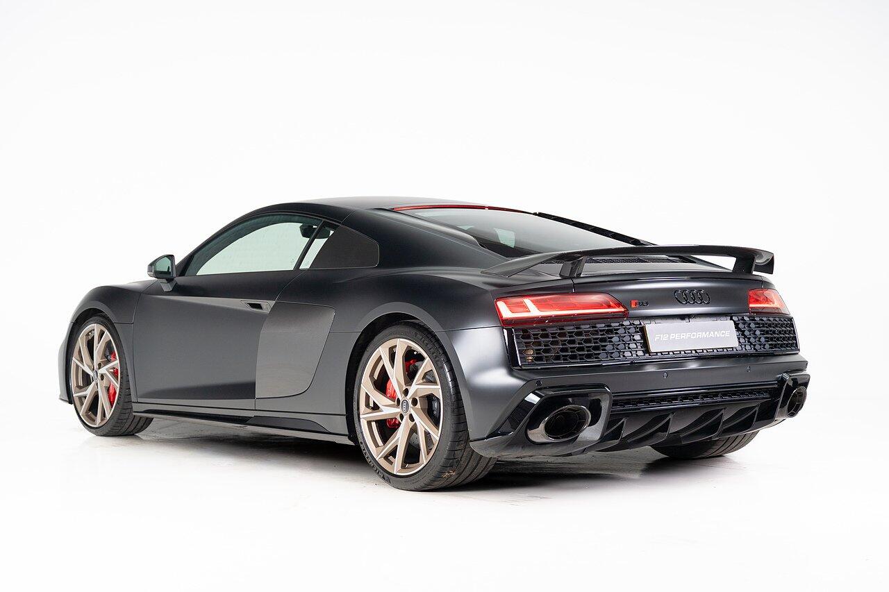 Audi R8 view 12