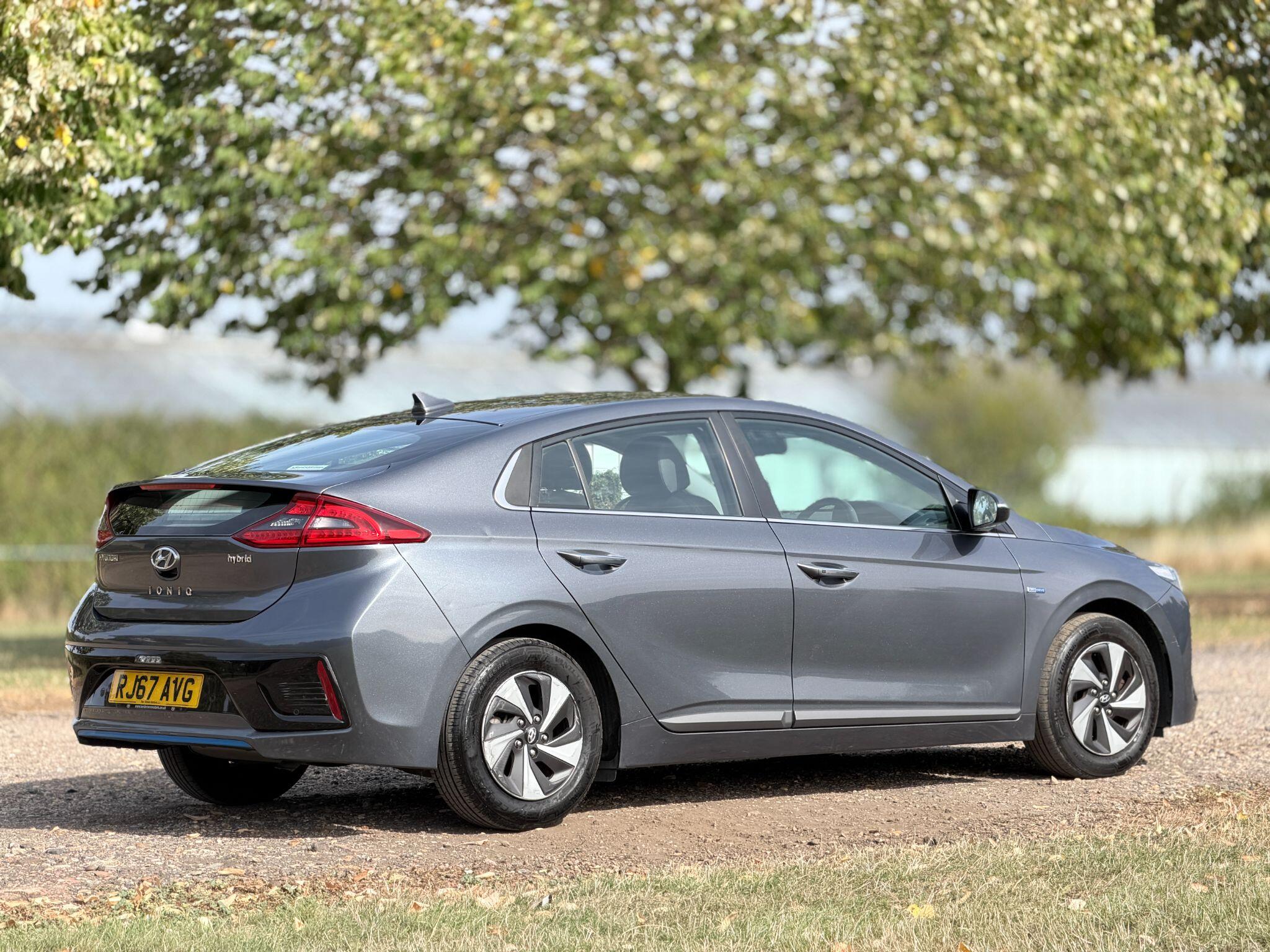 Hyundai Ioniq view 7