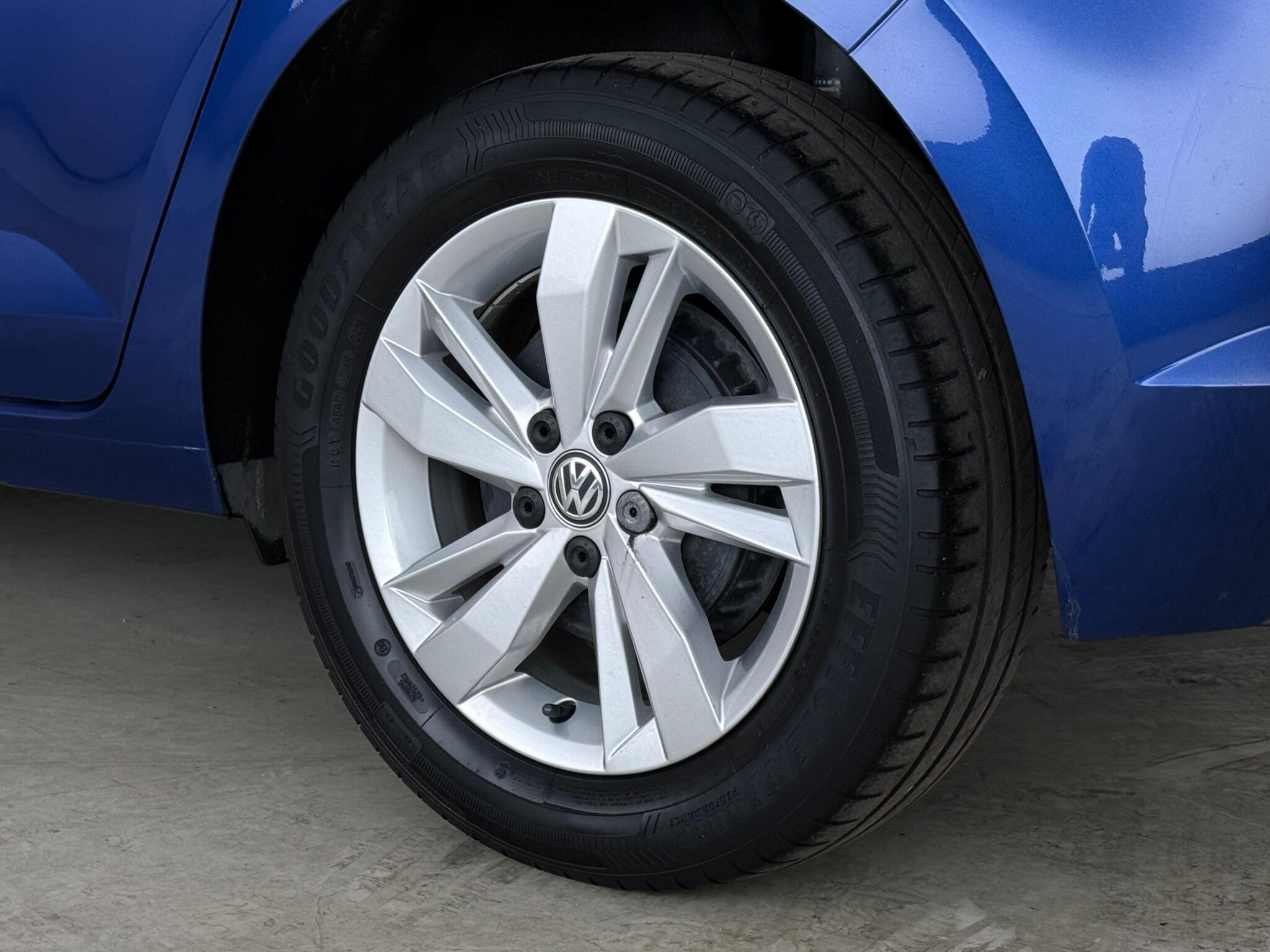Volkswagen Polo view 8
