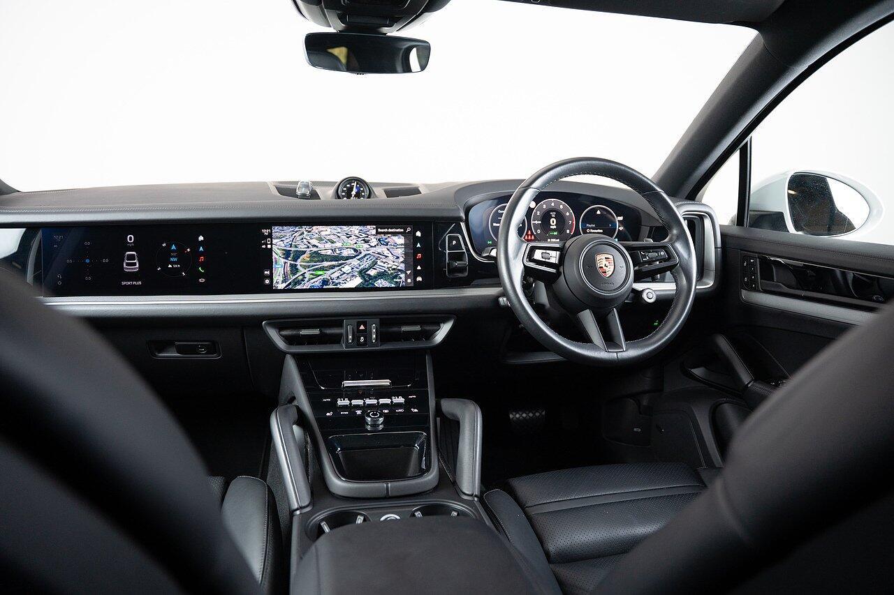 Porsche Cayenne view 19