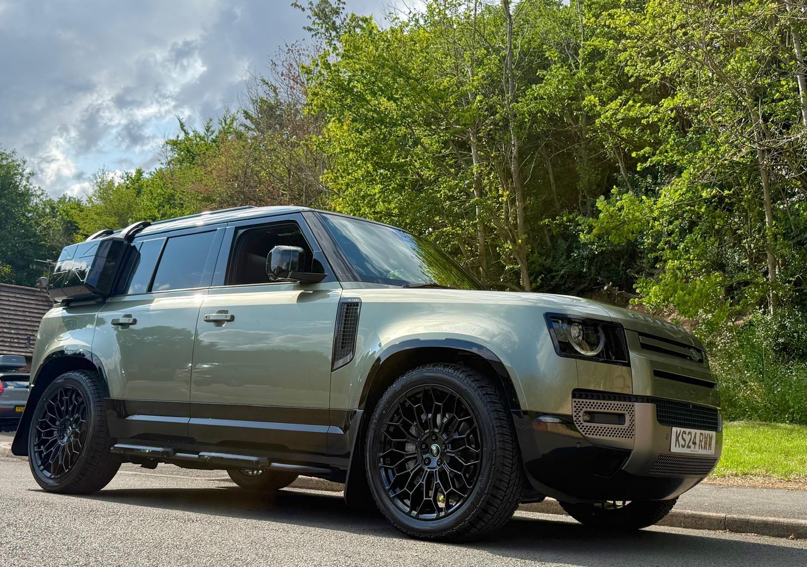 Land Rover Defender view 52