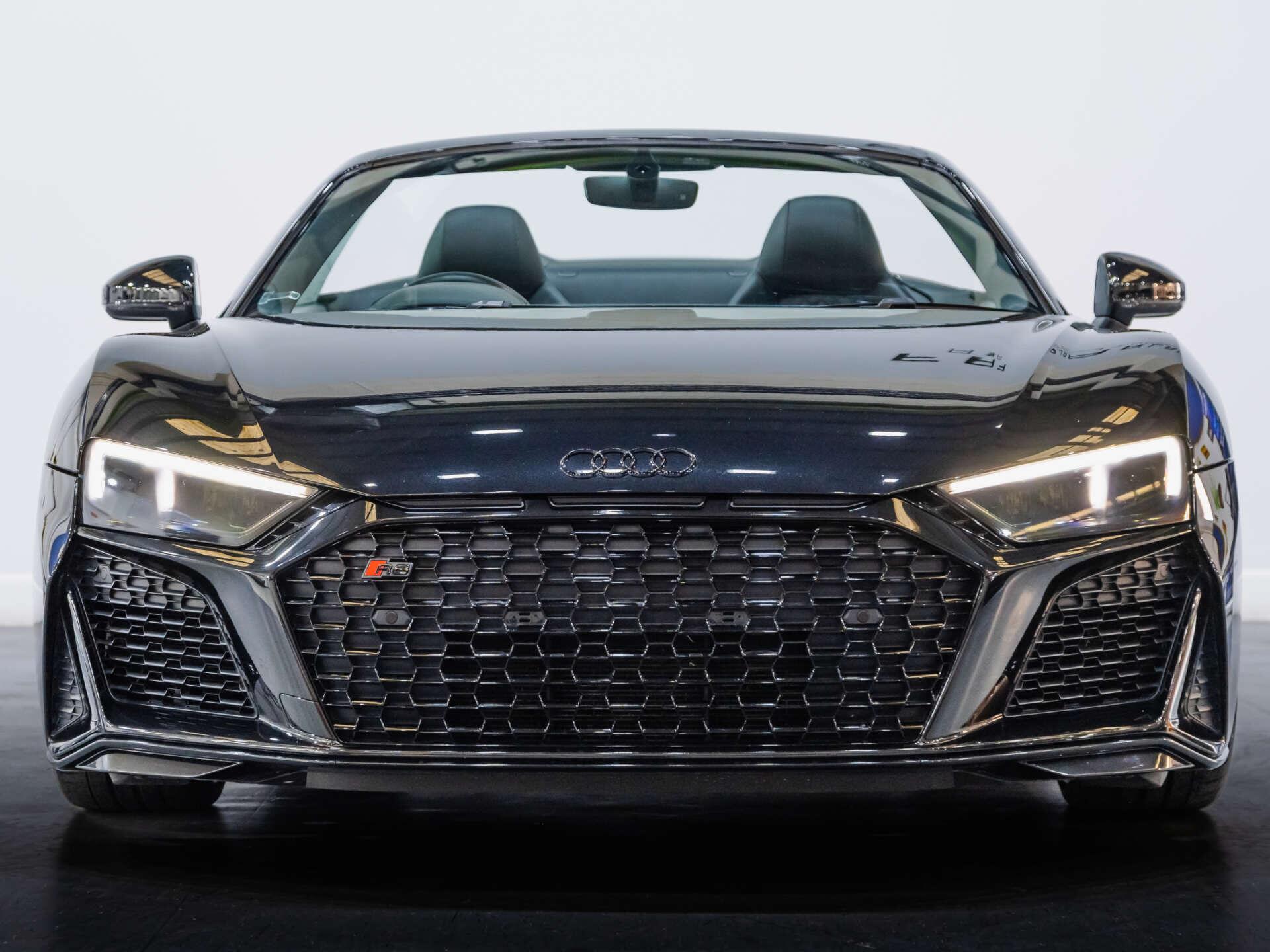 Audi R8 view 16